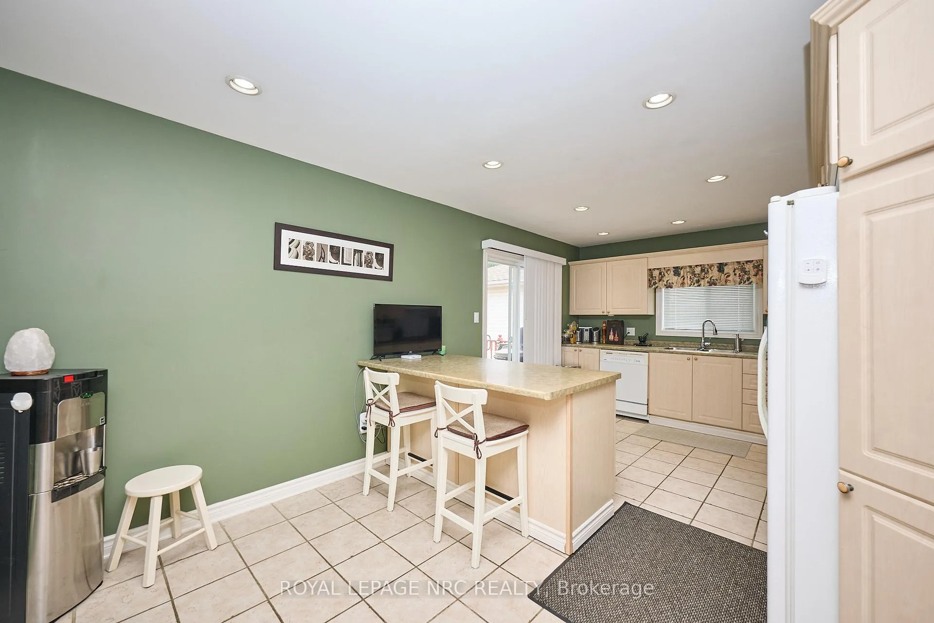 Photo 9 of 8105 Citation Road, Niagara Falls, Ascot — HOMEH
