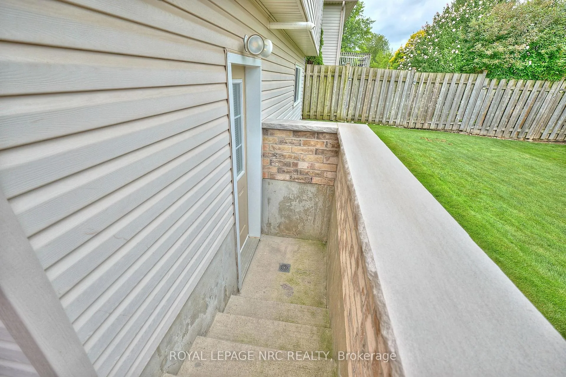 Photo 35 of 8105 Citation Road, Niagara Falls, Ascot — HOMEH
