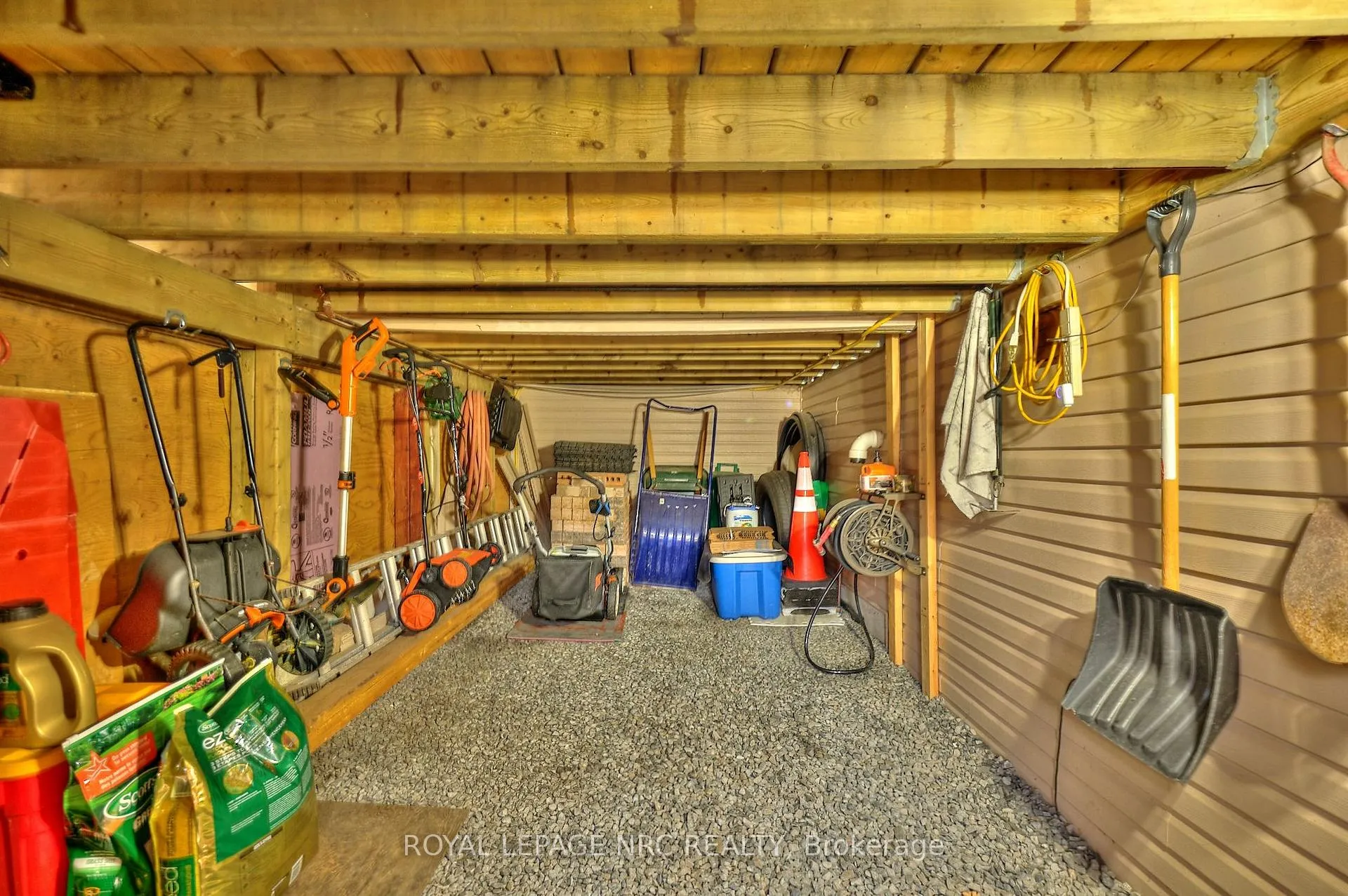 Photo 36 of 8105 Citation Road, Niagara Falls, Ascot — HOMEH