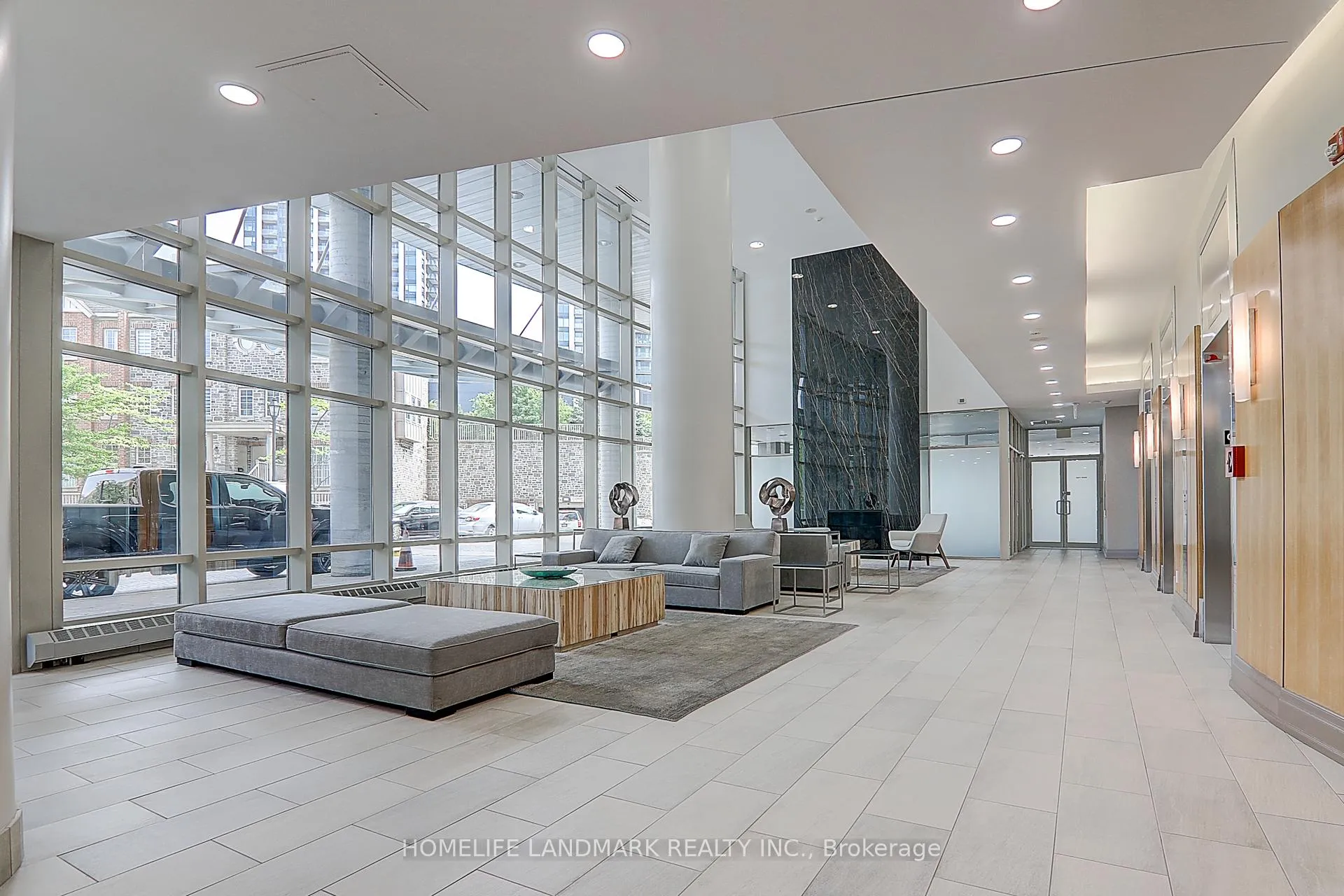 Photo 4 of Unit 1811, 15 Windermere Avenue, Toronto, High Park-Swansea — HOMEH