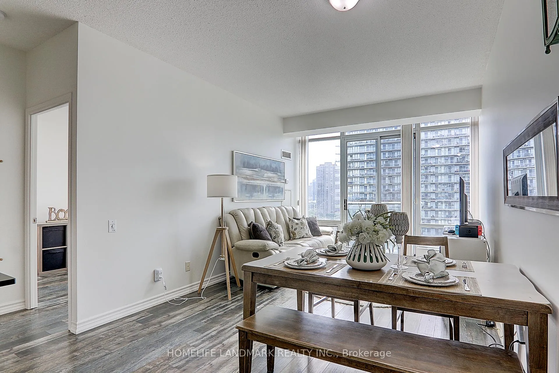 Photo 6 of Unit 1811, 15 Windermere Avenue, Toronto, High Park-Swansea — HOMEH