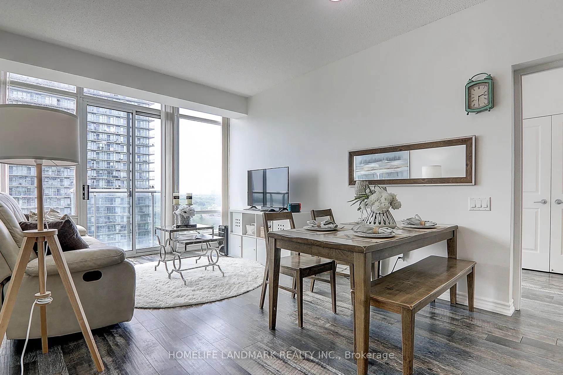 Photo 7 of Unit 1811, 15 Windermere Avenue, Toronto, High Park-Swansea — HOMEH