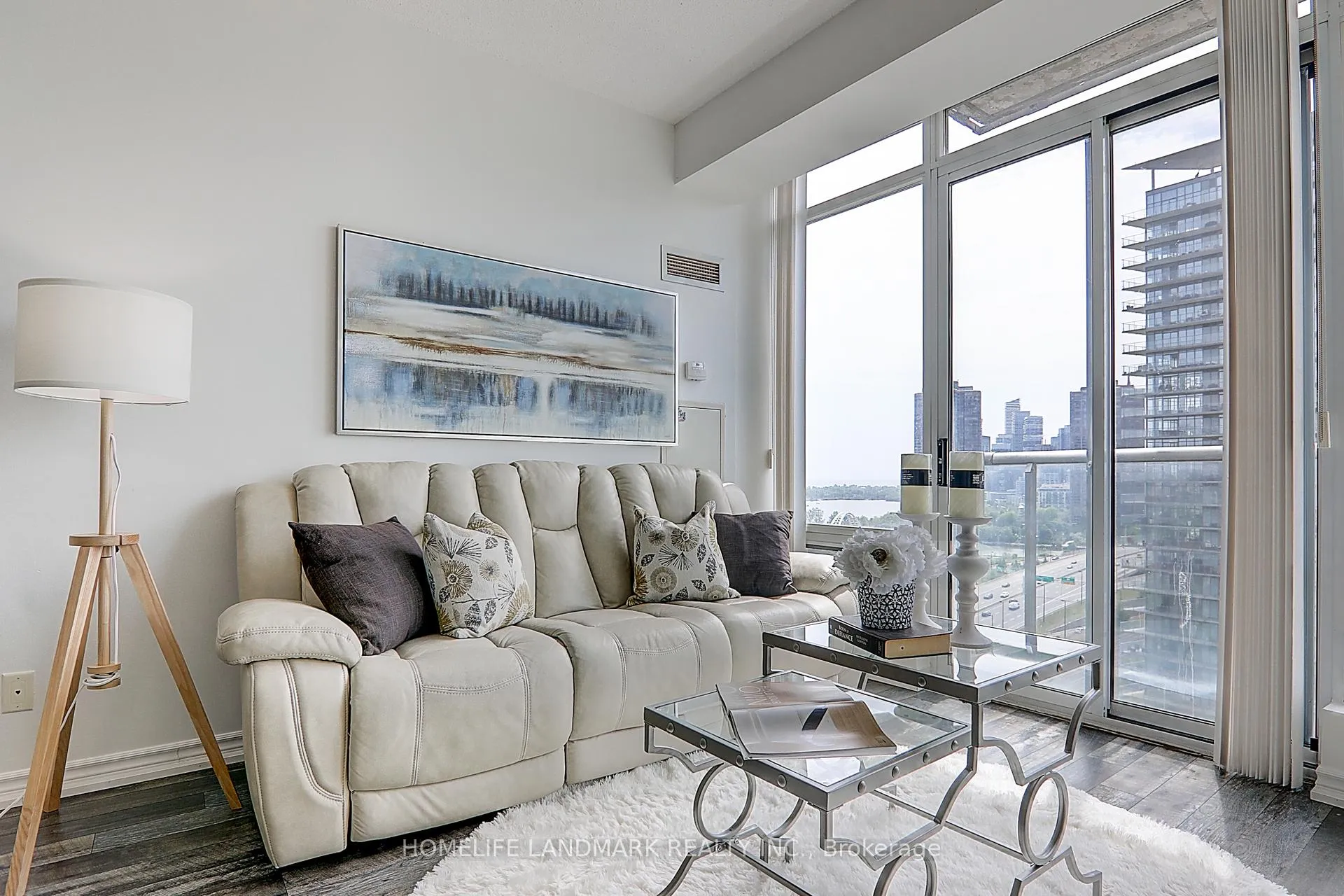 Photo 9 of Unit 1811, 15 Windermere Avenue, Toronto, High Park-Swansea — HOMEH