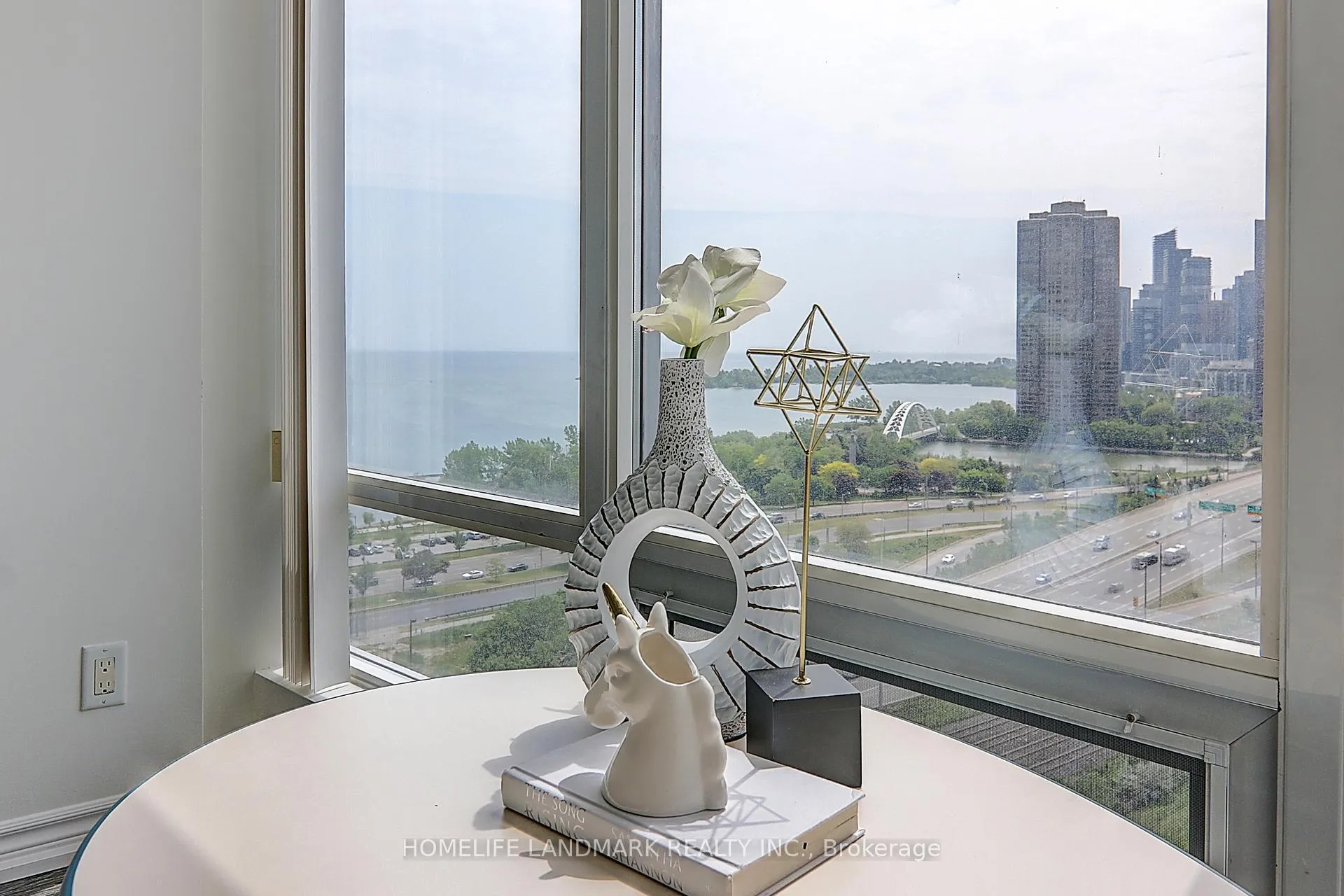 Photo 15 of Unit 1811, 15 Windermere Avenue, Toronto, High Park-Swansea — HOMEH