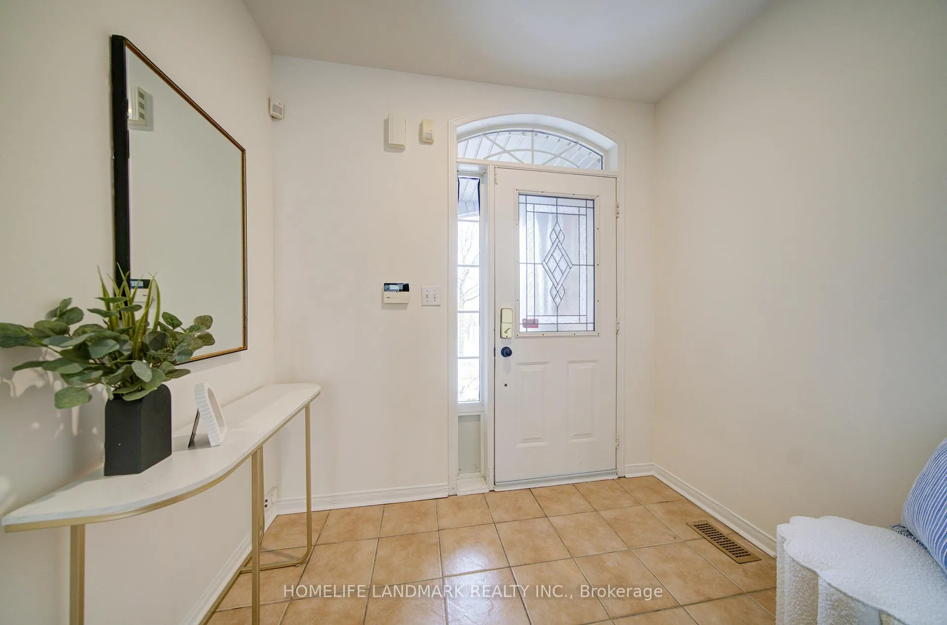 Photo 2 of 351 Deepsprings Crescent, Vaughan, Vellore Village — HOMEH