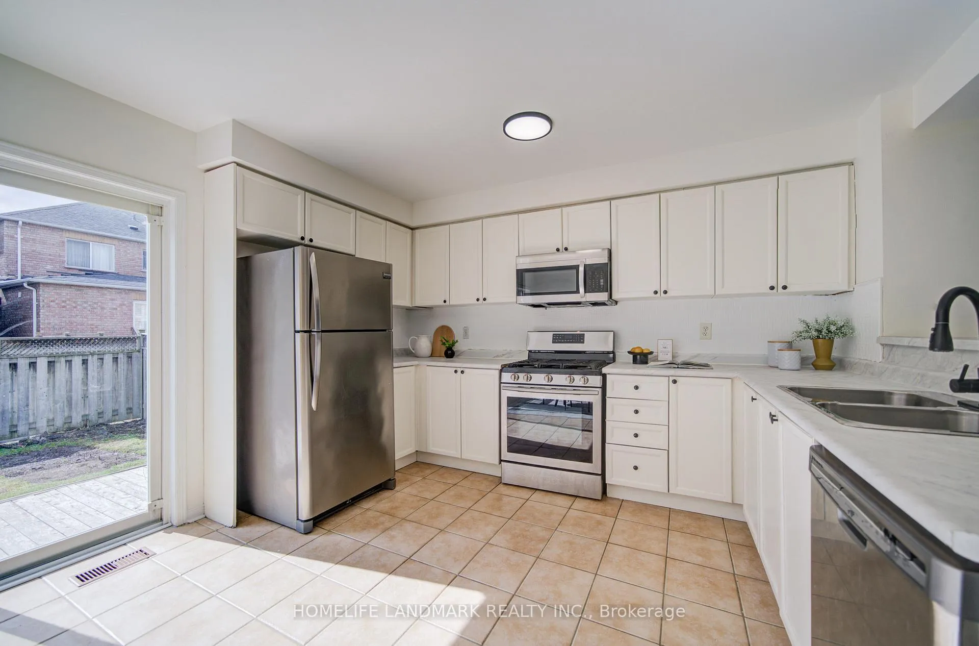 Photo 8 of 351 Deepsprings Crescent, Vaughan, Vellore Village — HOMEH
