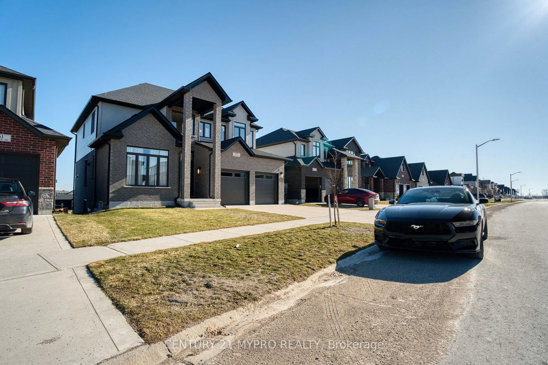 Photo 2 of 65 Daventry Way, Middlesex Centre, Kilworth — HOMEH