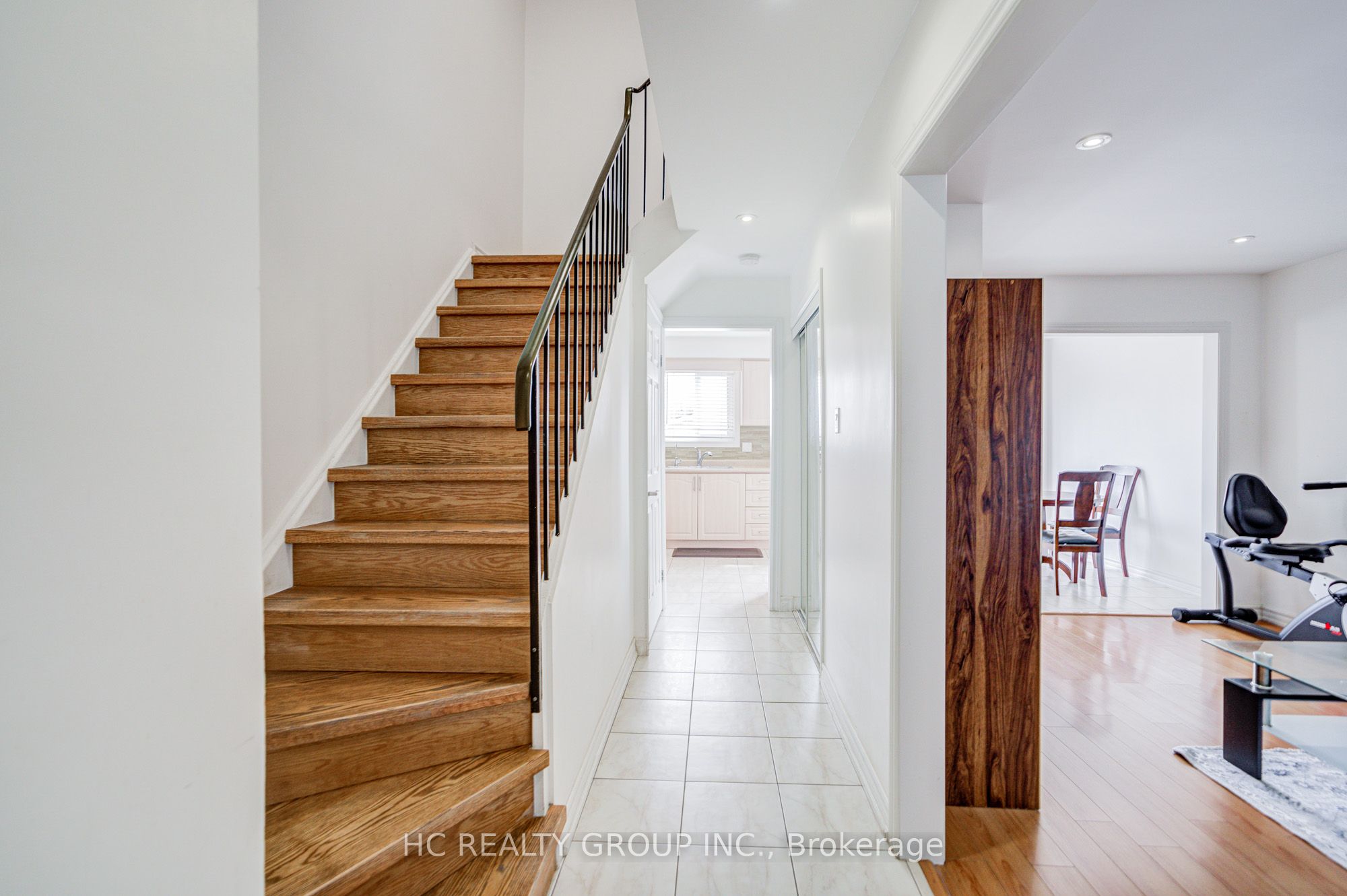 Photo 7 of 21 Appleby Crescent, Markham, Milliken Mills West — HOMEH