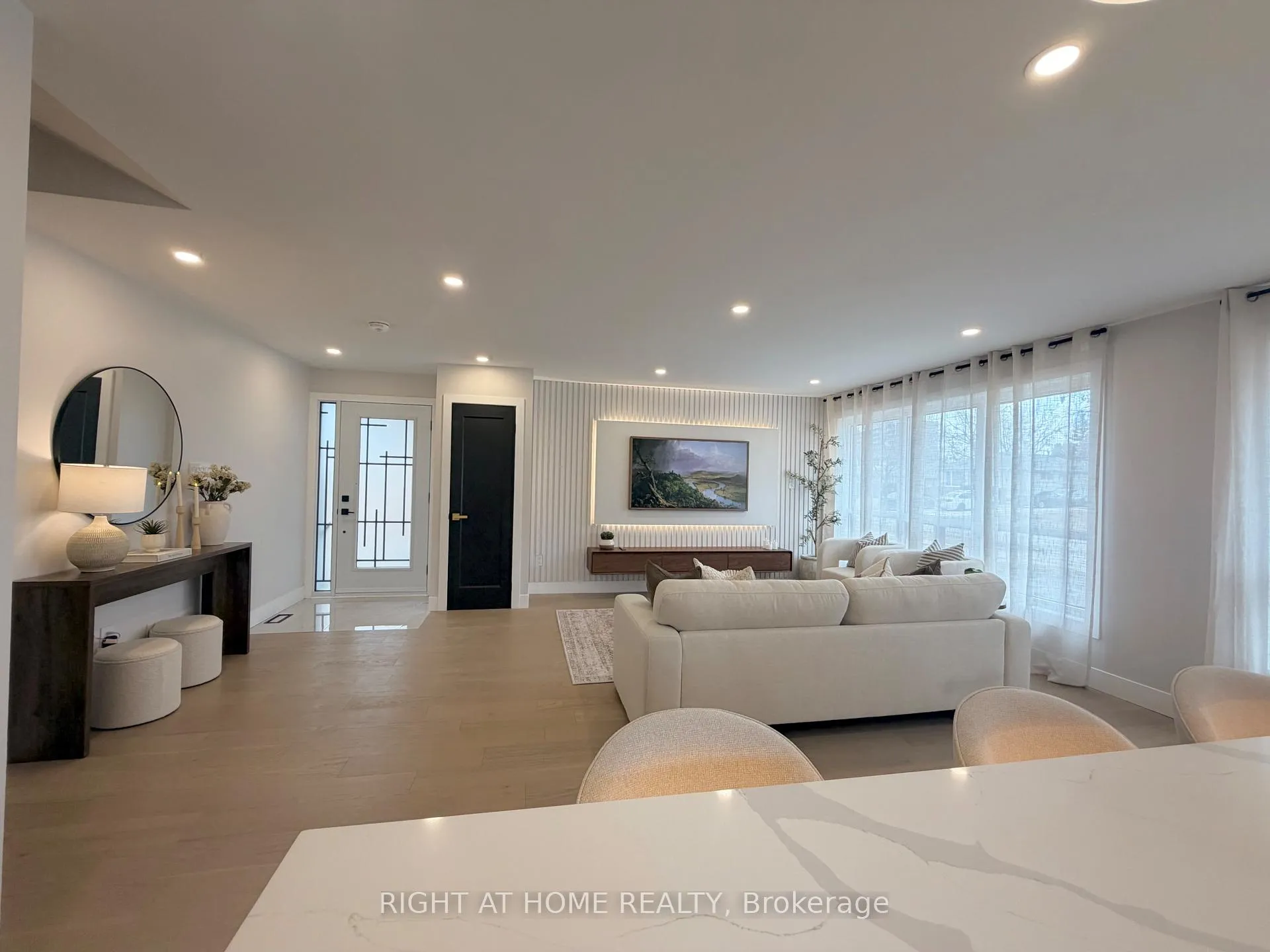 Photo 5 of 238 Bartley Bull Parkway, Brampton, Brampton East — HOMEH