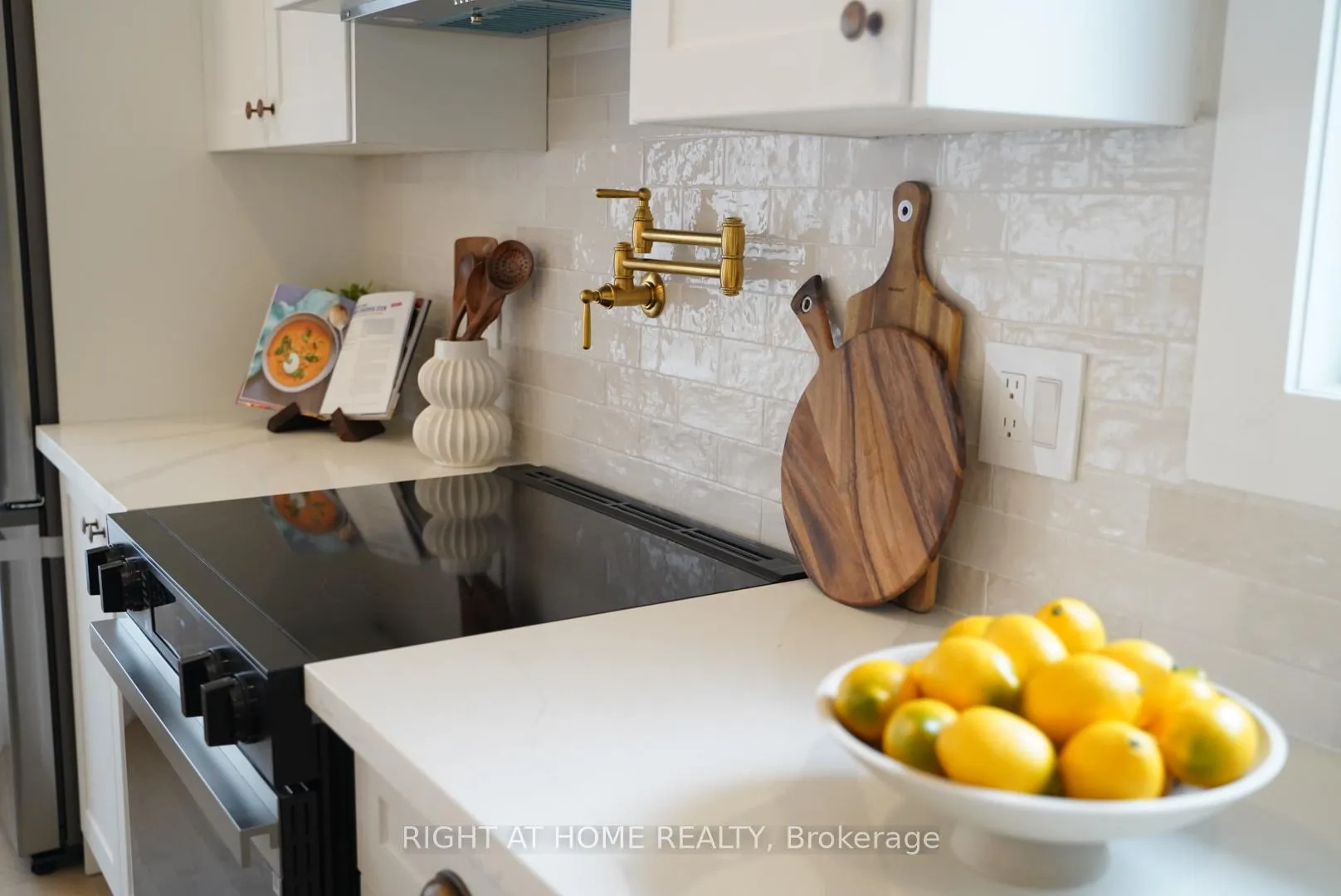 Photo 11 of 238 Bartley Bull Parkway, Brampton, Brampton East — HOMEH