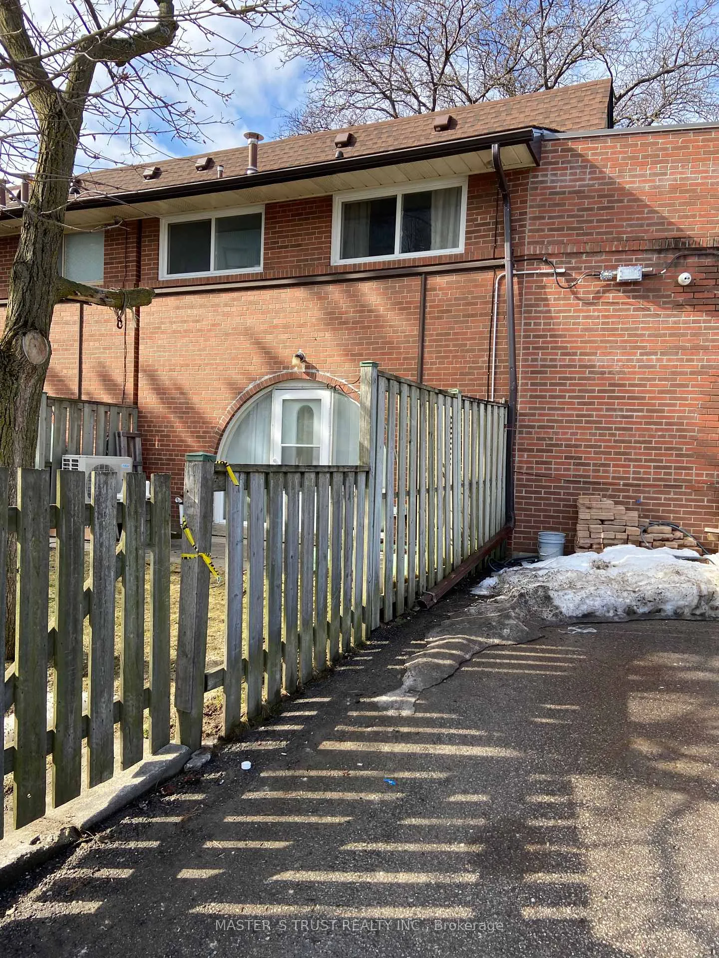 Photo 2 of Unit 35, 10 Esterbrooke Avenue, North York, Don Valley Village — HOMEH