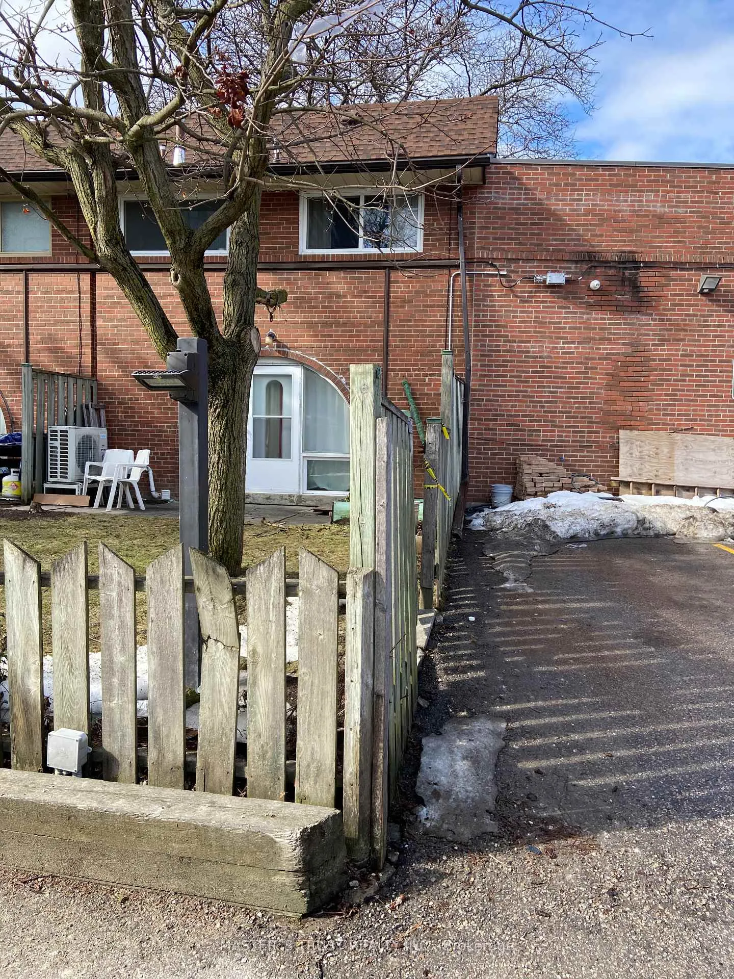 Photo 3 of Unit 35, 10 Esterbrooke Avenue, North York, Don Valley Village — HOMEH