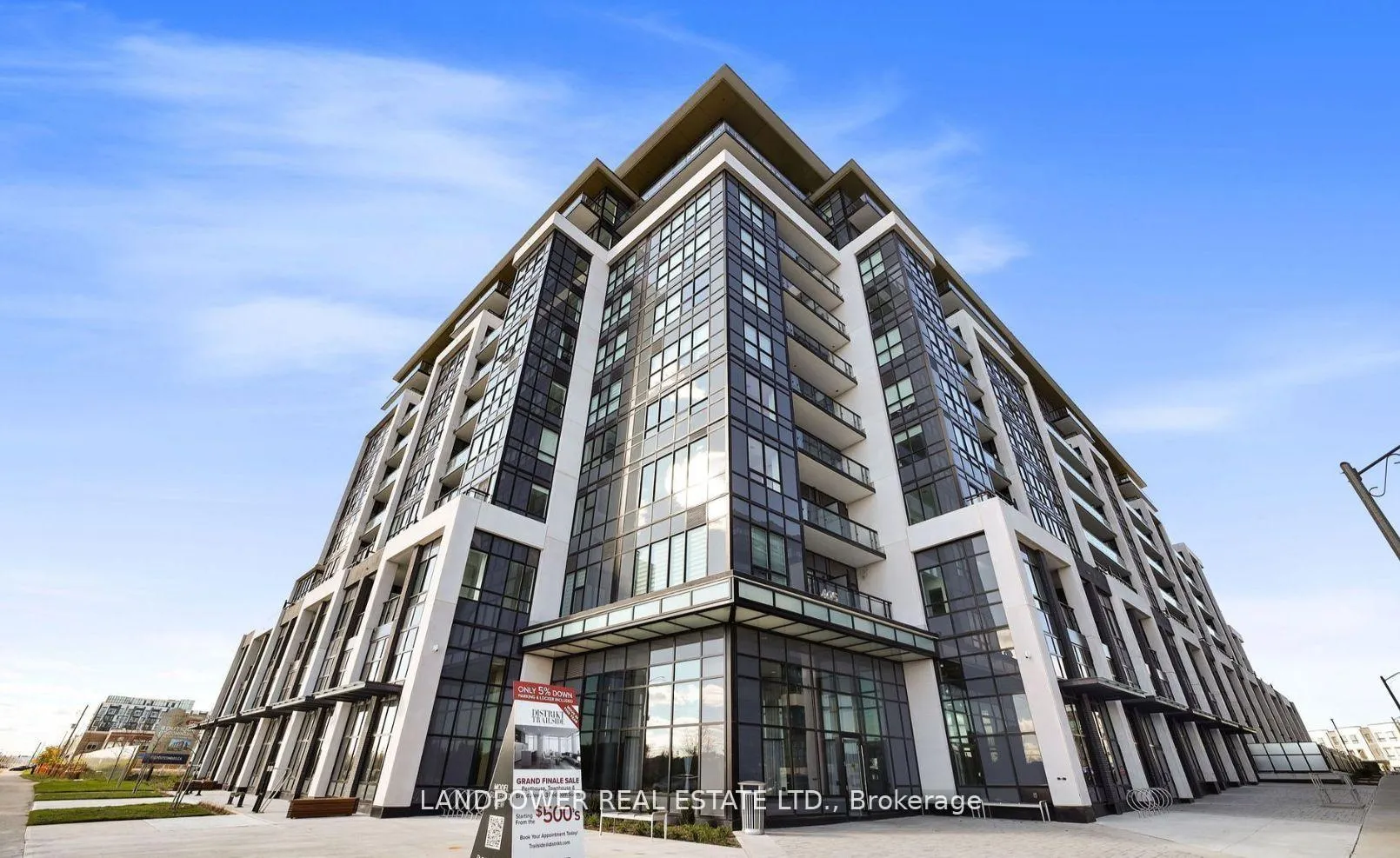 Front of Unit LPH12, 395 Dundas Street