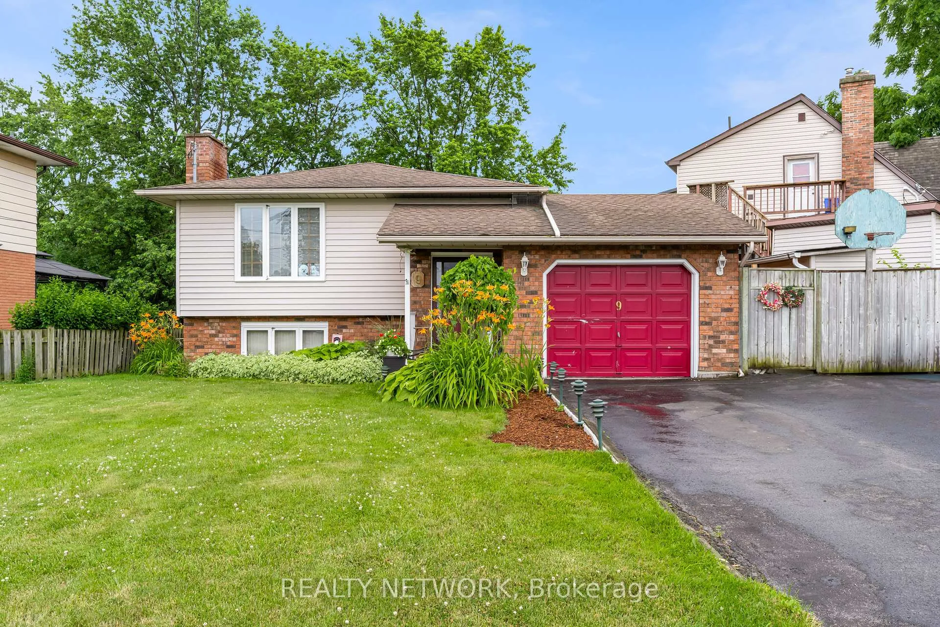 Photo 1 of 9 Valley Road, St. Catharines, Western Hill — HOMEH