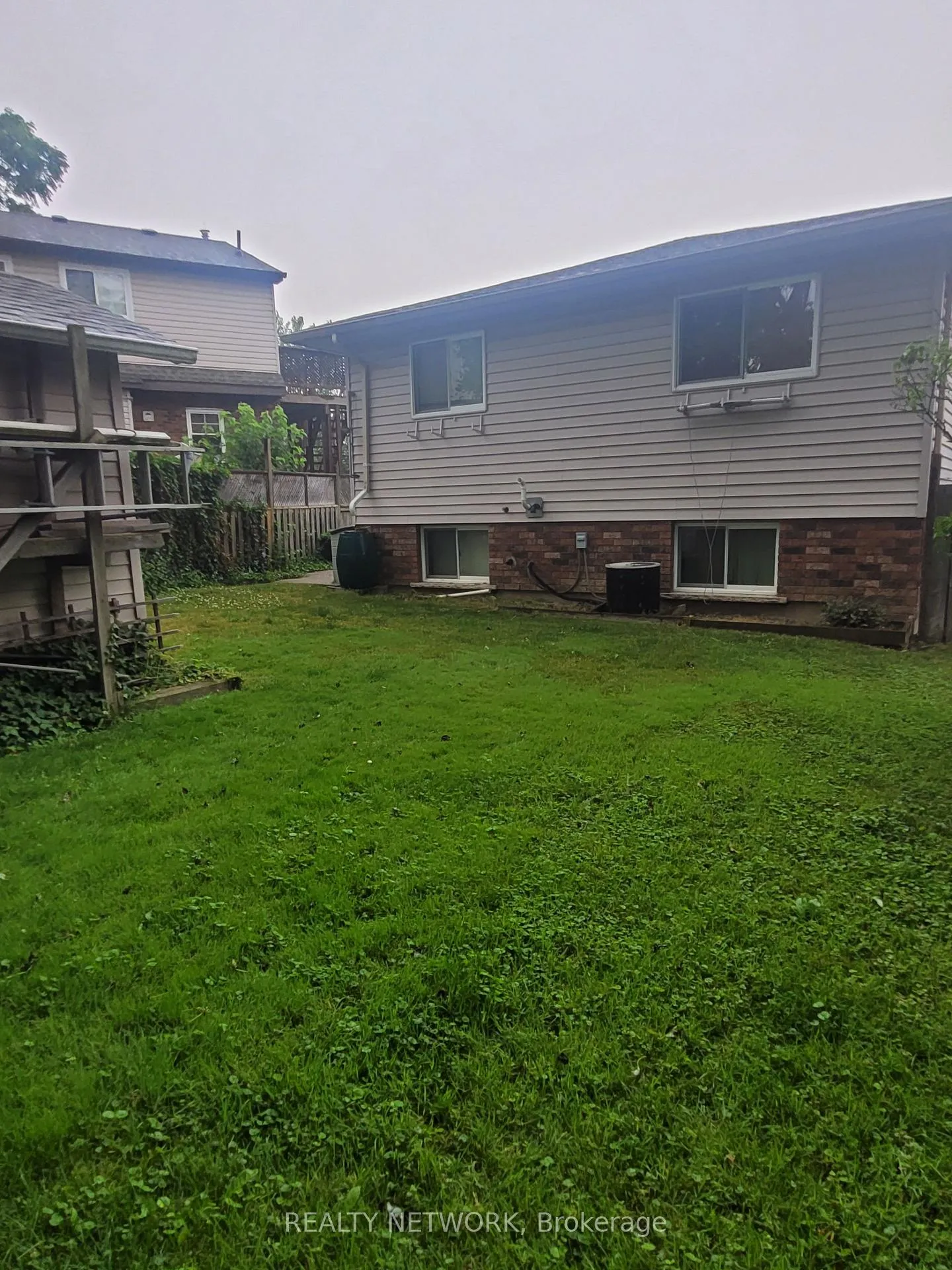 Photo 8 of 9 Valley Road, St. Catharines, Western Hill — HOMEH