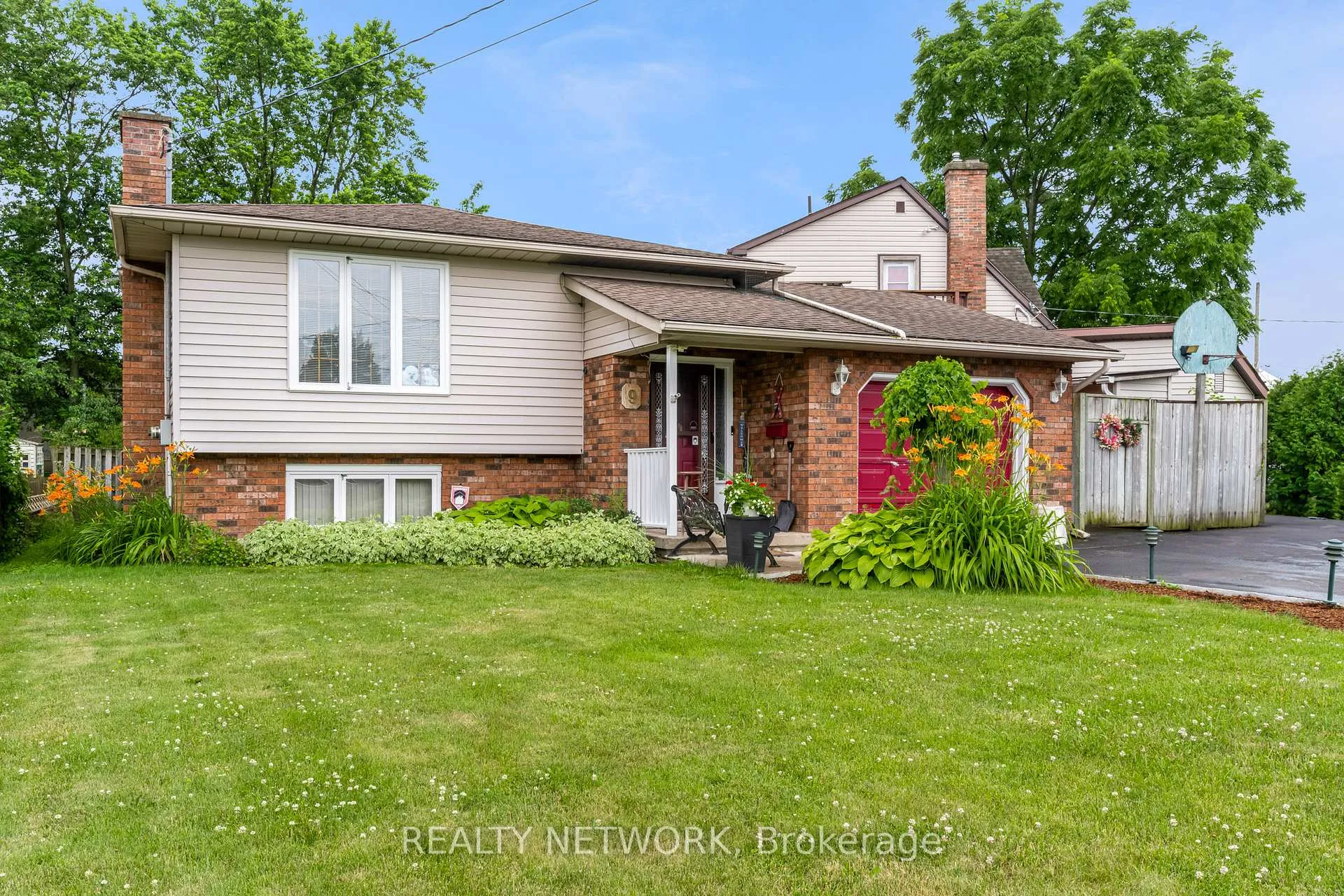 Photo 40 of 9 Valley Road, St. Catharines, Western Hill — HOMEH
