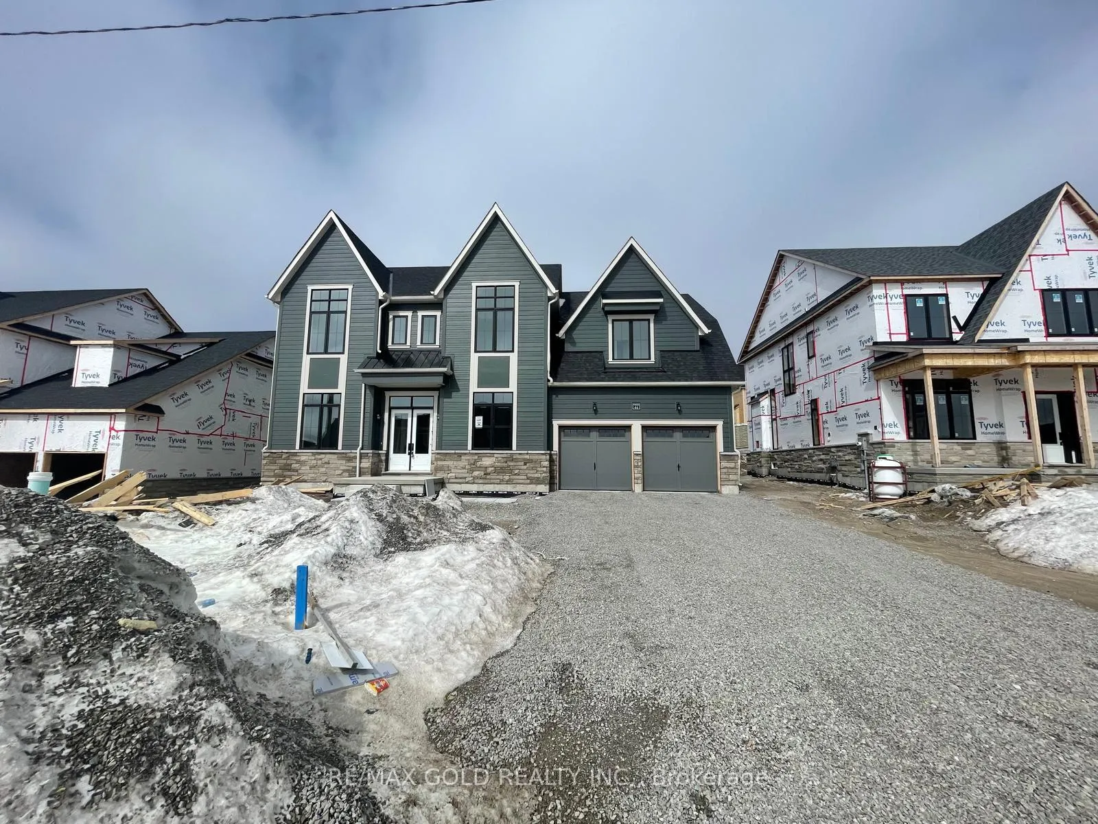 Photo 2 of 44 Pearsall Place, Oro-Medonte, Rural Oro-Medonte — HOMEH