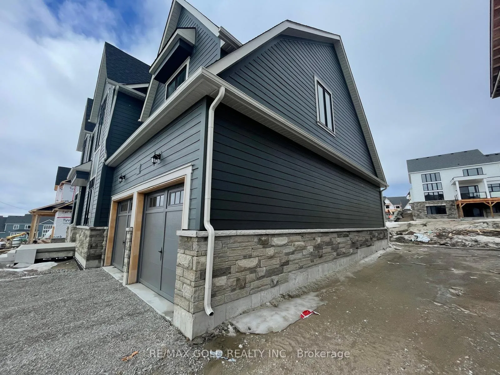 Photo 5 of 44 Pearsall Place, Oro-Medonte, Rural Oro-Medonte — HOMEH