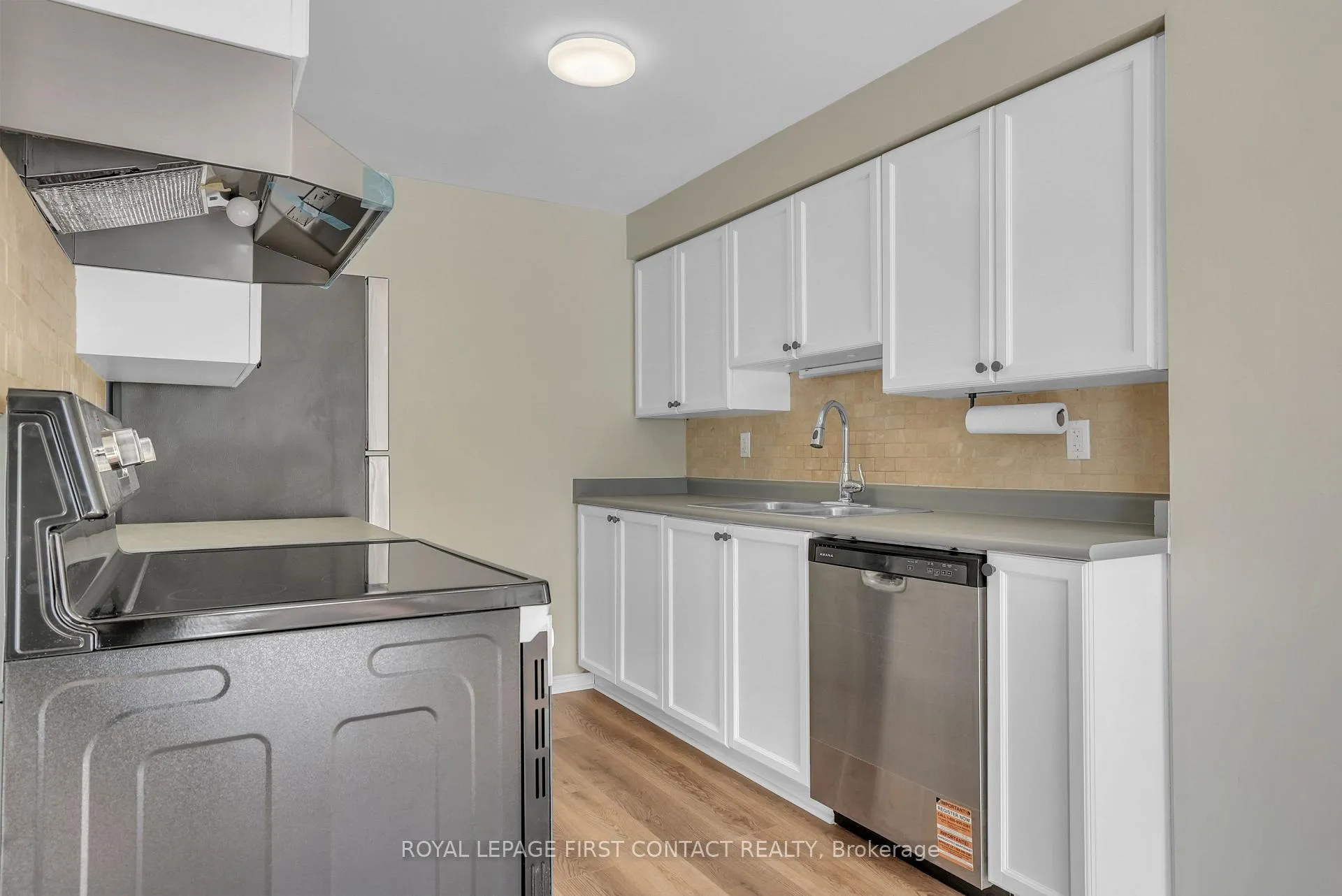 Photo 33 of 3 Srigley Street, Barrie, Holly — HOMEH