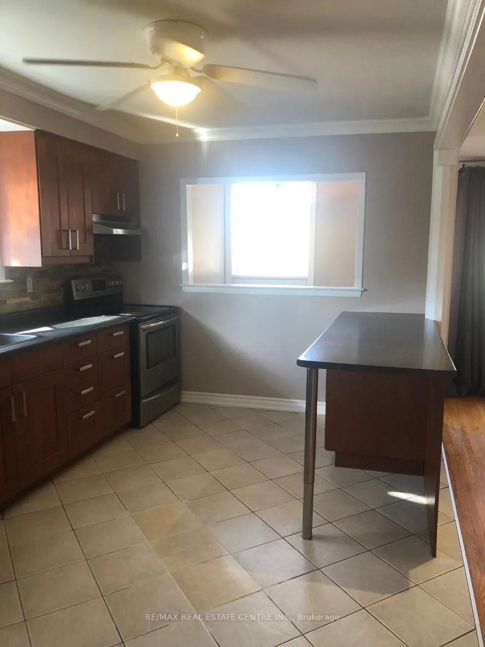 Photo 6 of Unit Main, 34 Langwith Court, Brampton, Brampton South — HOMEH