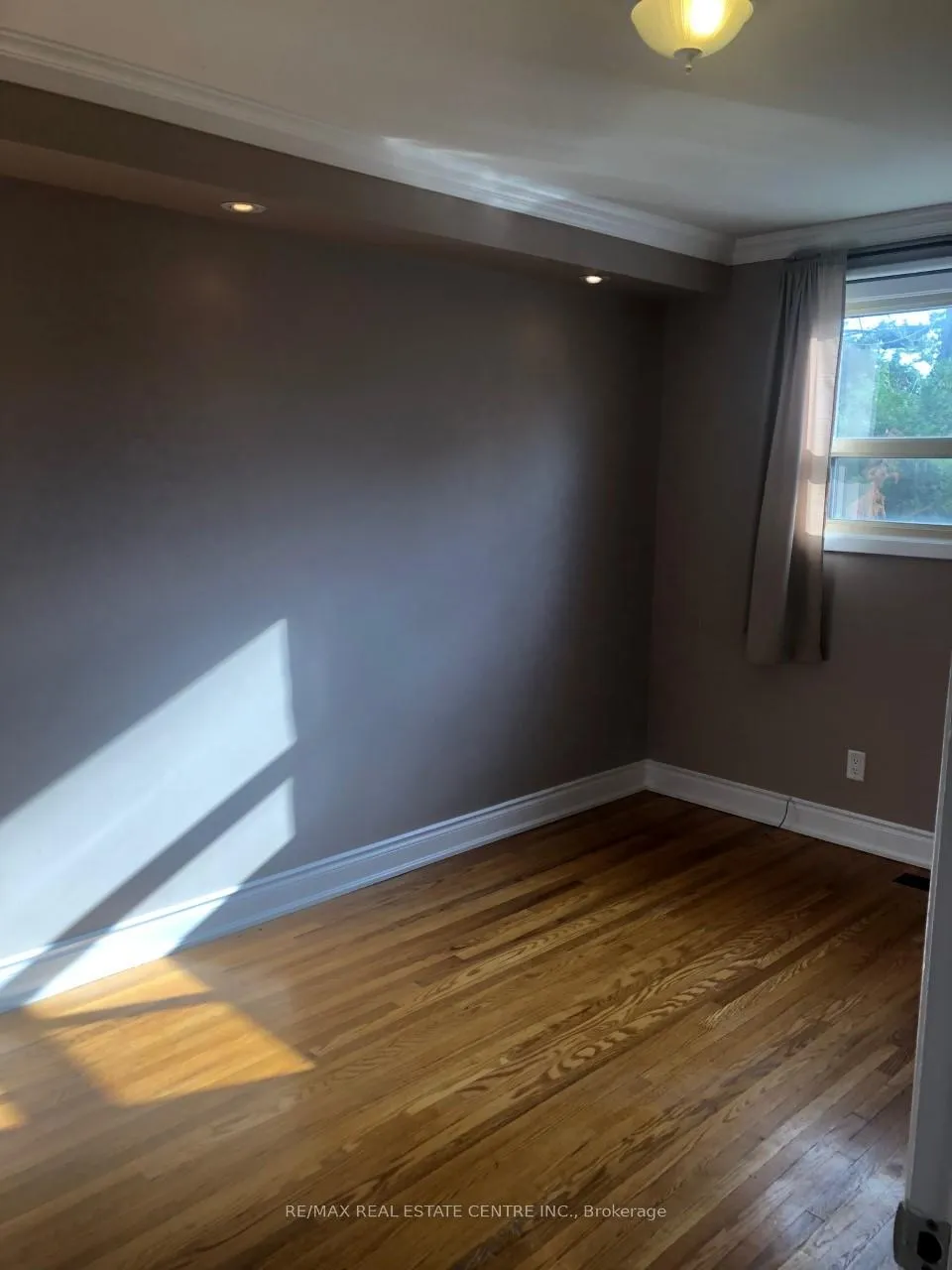 Photo 11 of Unit Main, 34 Langwith Court, Brampton, Brampton South — HOMEH