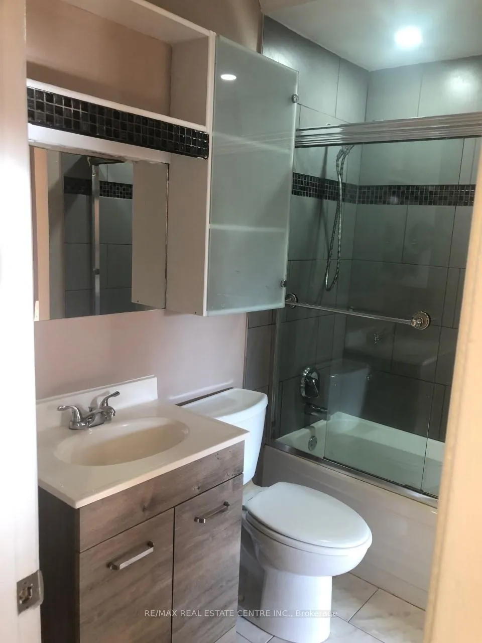 Photo 14 of Unit Main, 34 Langwith Court, Brampton, Brampton South — HOMEH