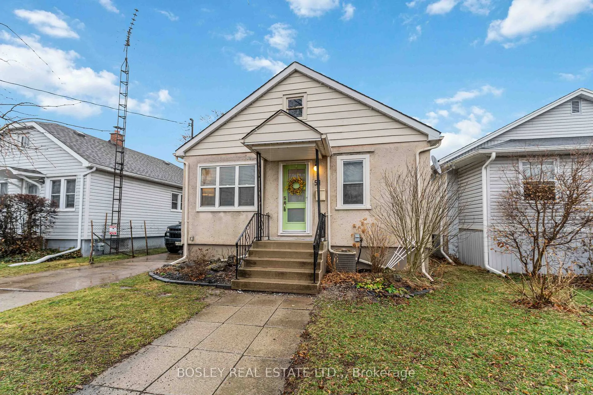 Photo 3 of 51 Merigold Street, St. Catharines, Western Hill — HOMEH