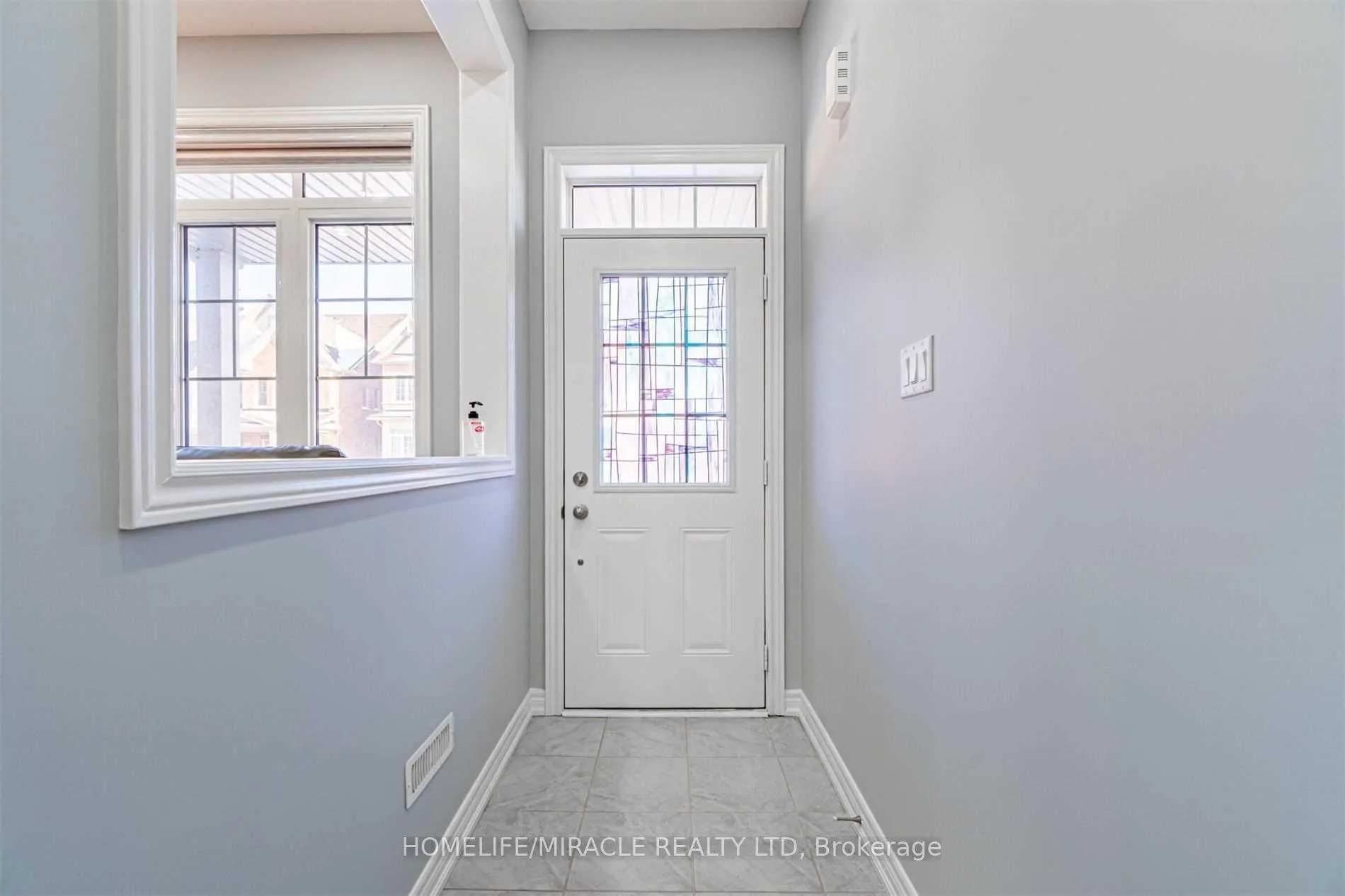 Photo 4 of 17 Truro Circle, Brampton, Northwest Brampton — HOMEH