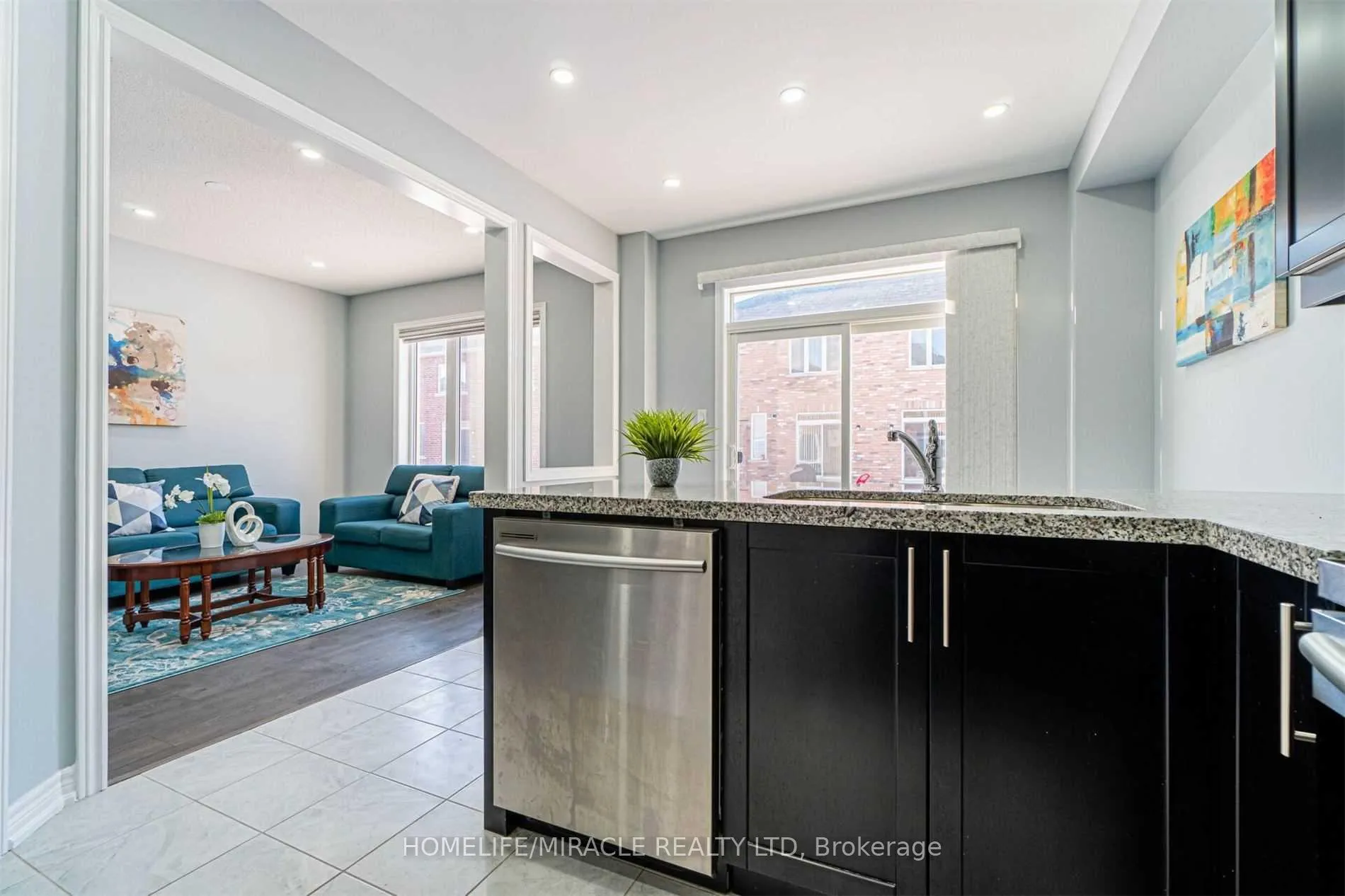 Photo 15 of 17 Truro Circle, Brampton, Northwest Brampton — HOMEH