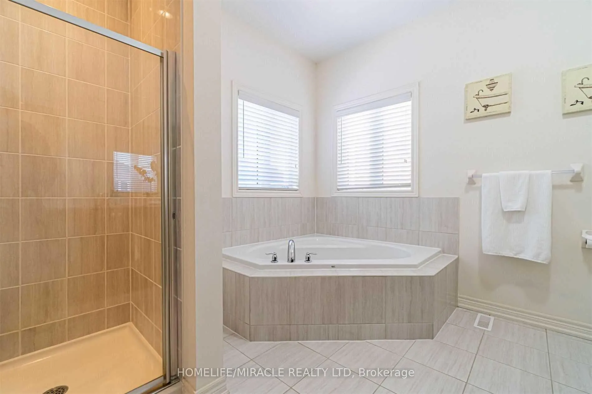 Photo 28 of 17 Truro Circle, Brampton, Northwest Brampton — HOMEH