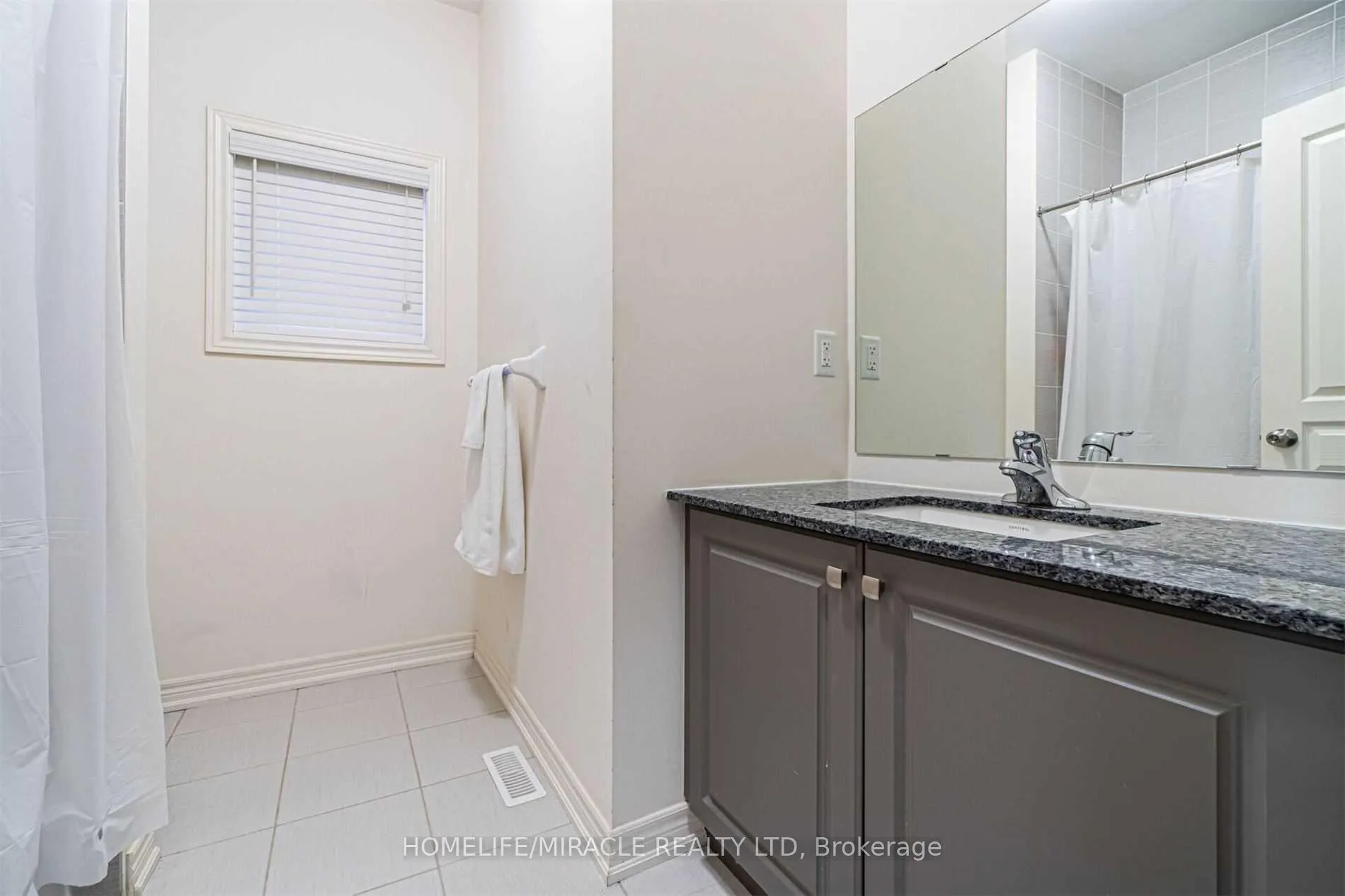 Photo 35 of 17 Truro Circle, Brampton, Northwest Brampton — HOMEH