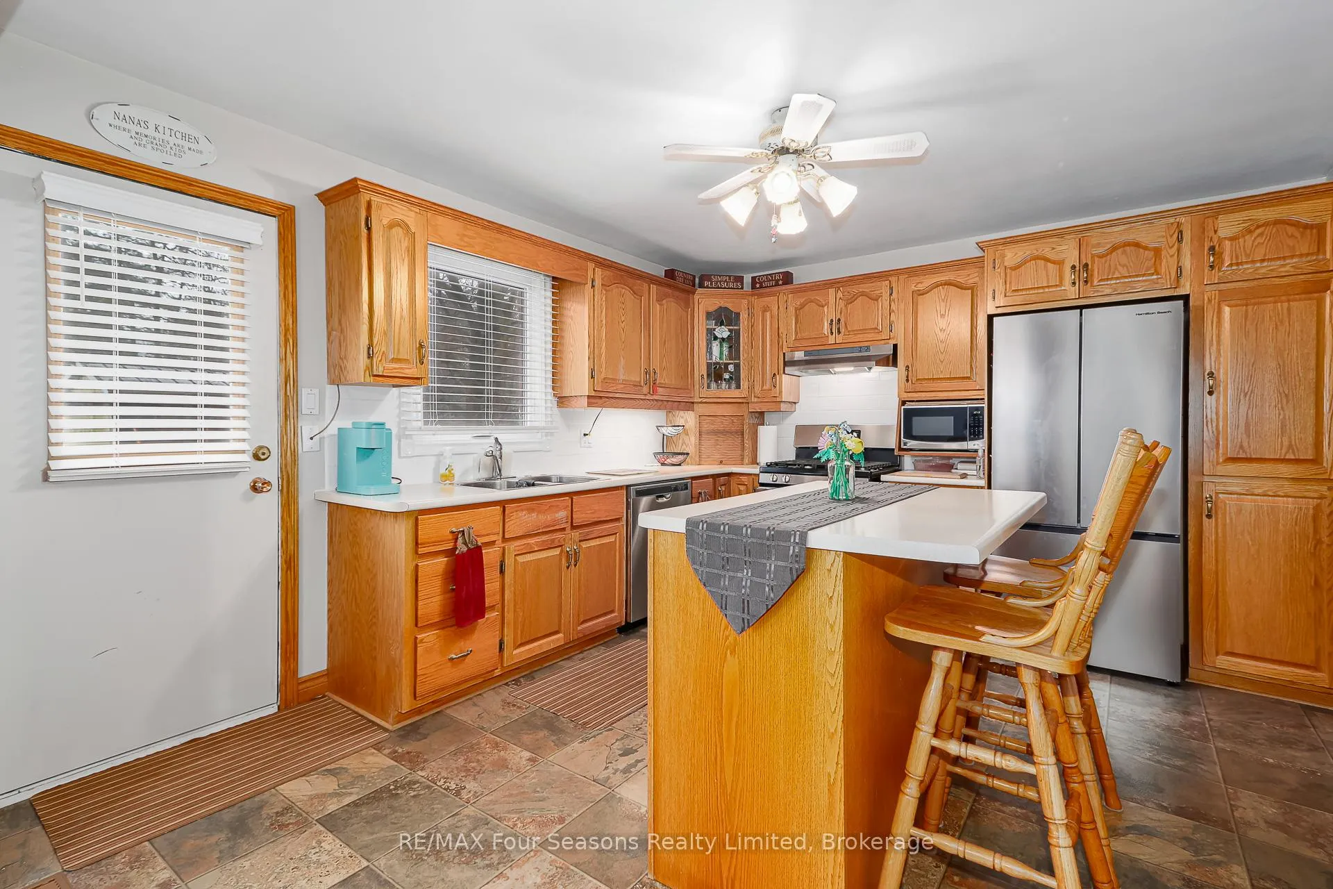 Photo 11 of 218 Datas Drive, Clearview, Stayner — HOMEH