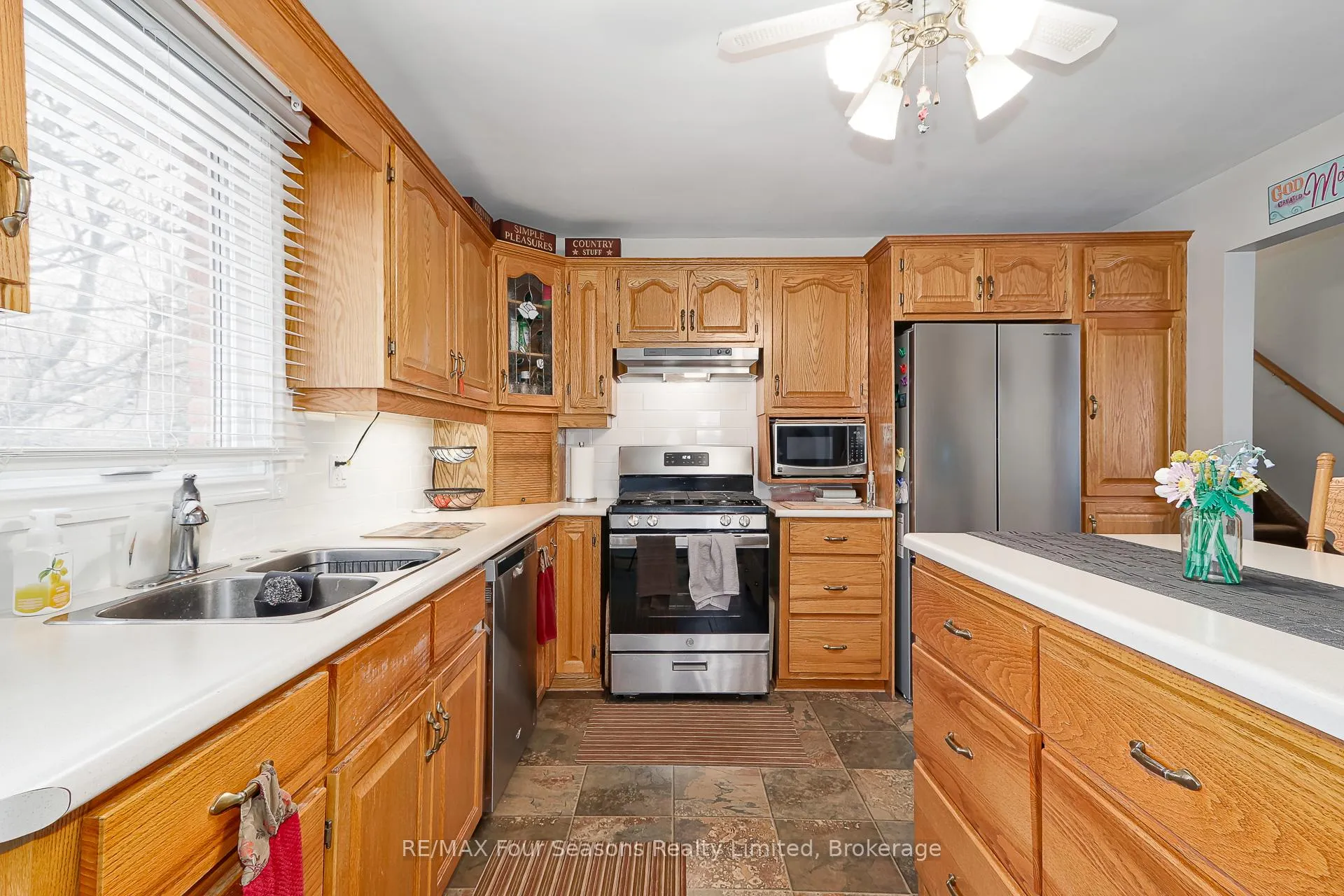 Photo 12 of 218 Datas Drive, Clearview, Stayner — HOMEH