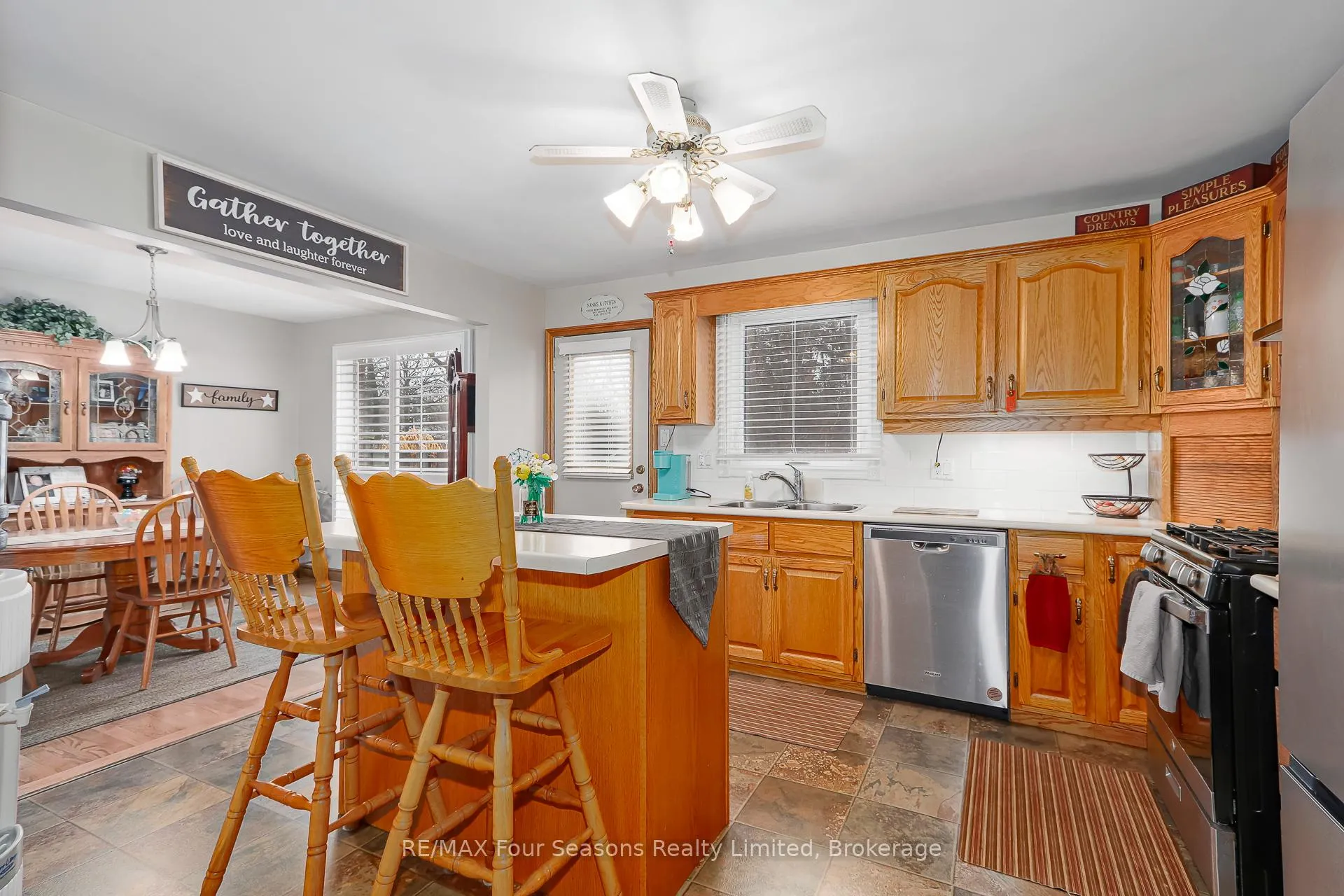 Photo 14 of 218 Datas Drive, Clearview, Stayner — HOMEH