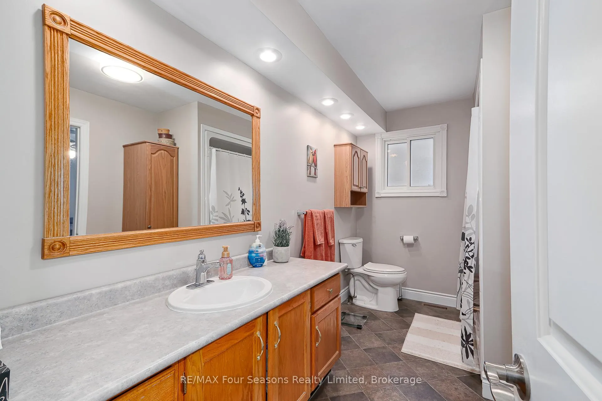 Photo 19 of 218 Datas Drive, Clearview, Stayner — HOMEH