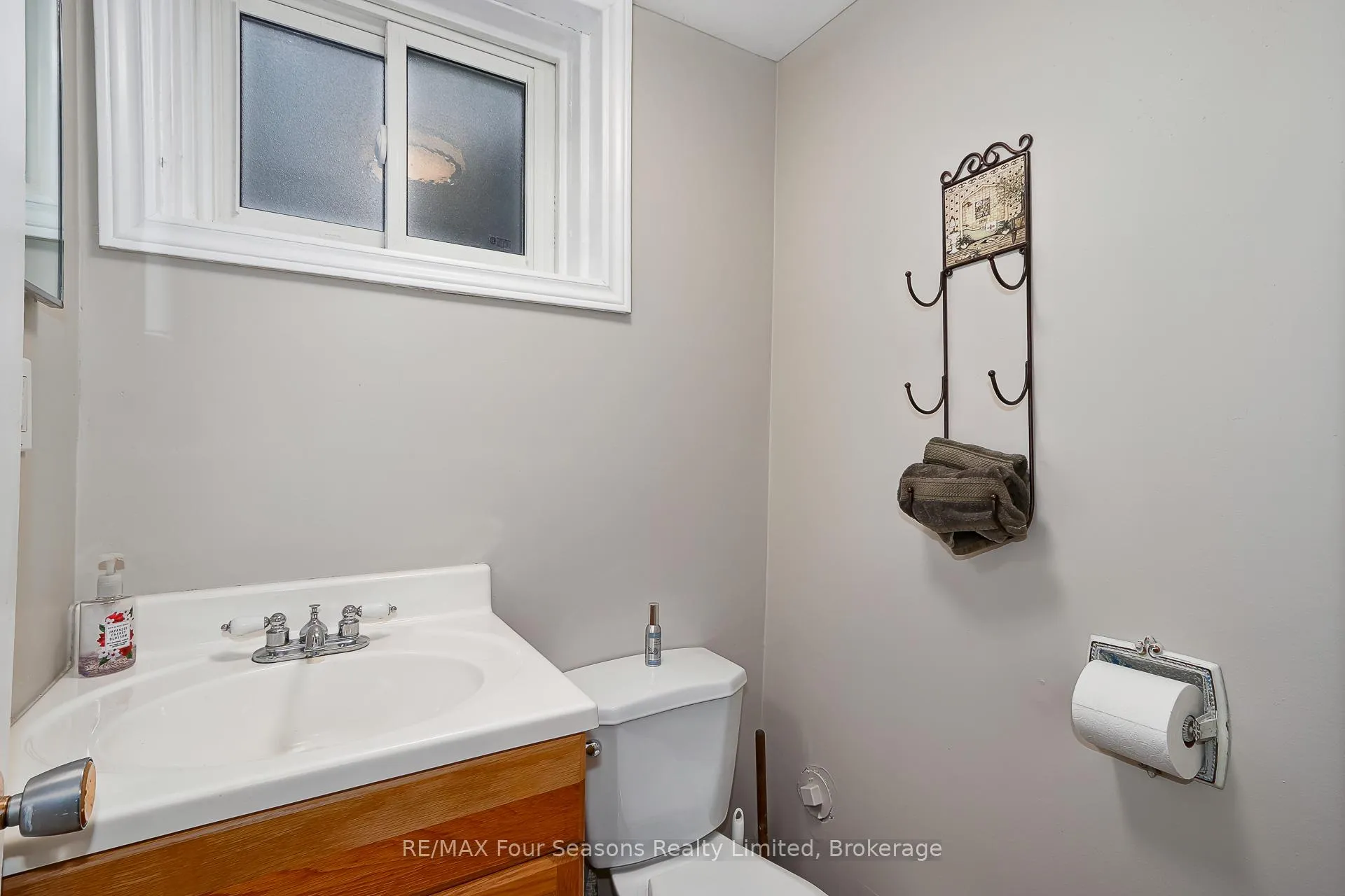 Photo 32 of 218 Datas Drive, Clearview, Stayner — HOMEH