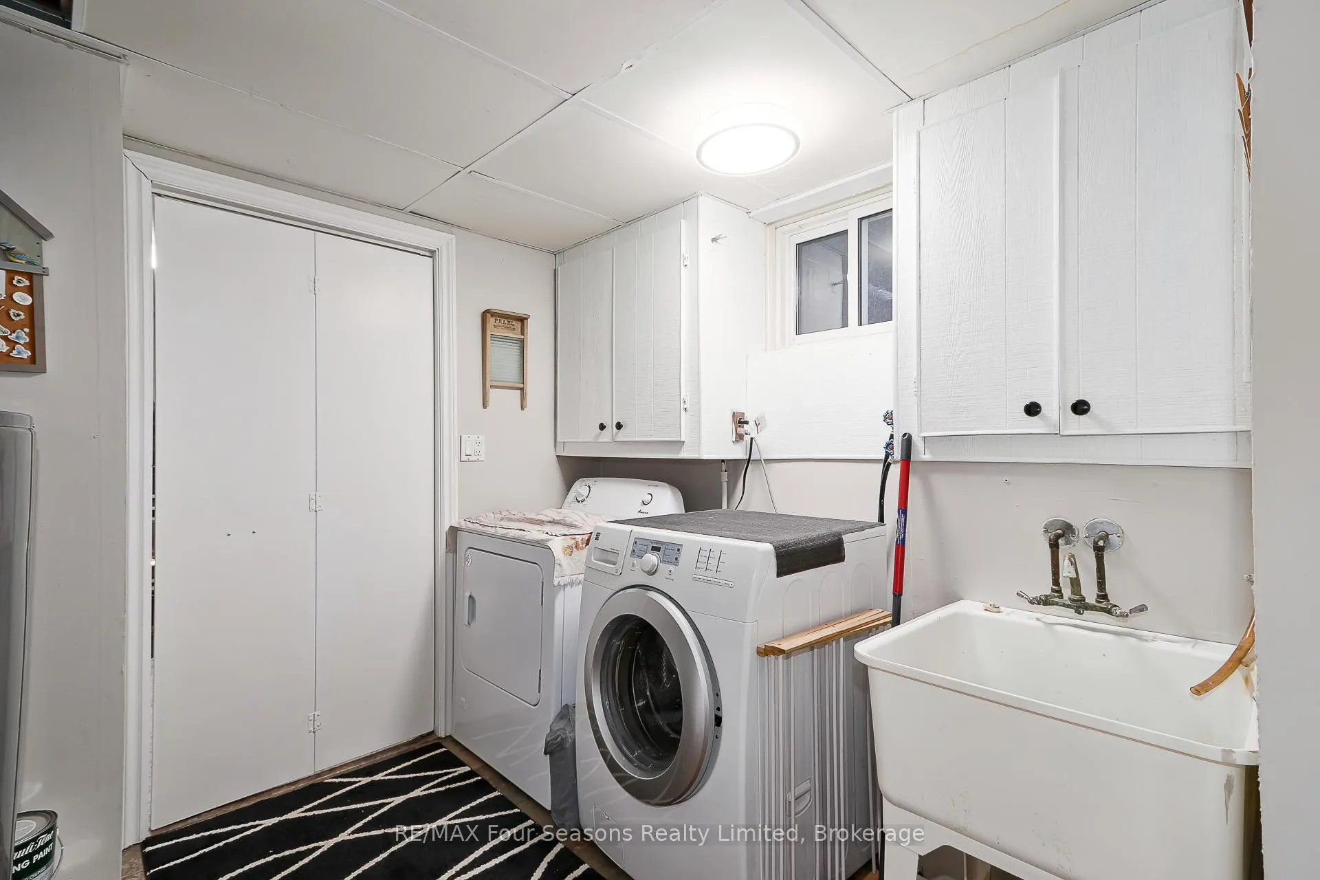Photo 33 of 218 Datas Drive, Clearview, Stayner — HOMEH