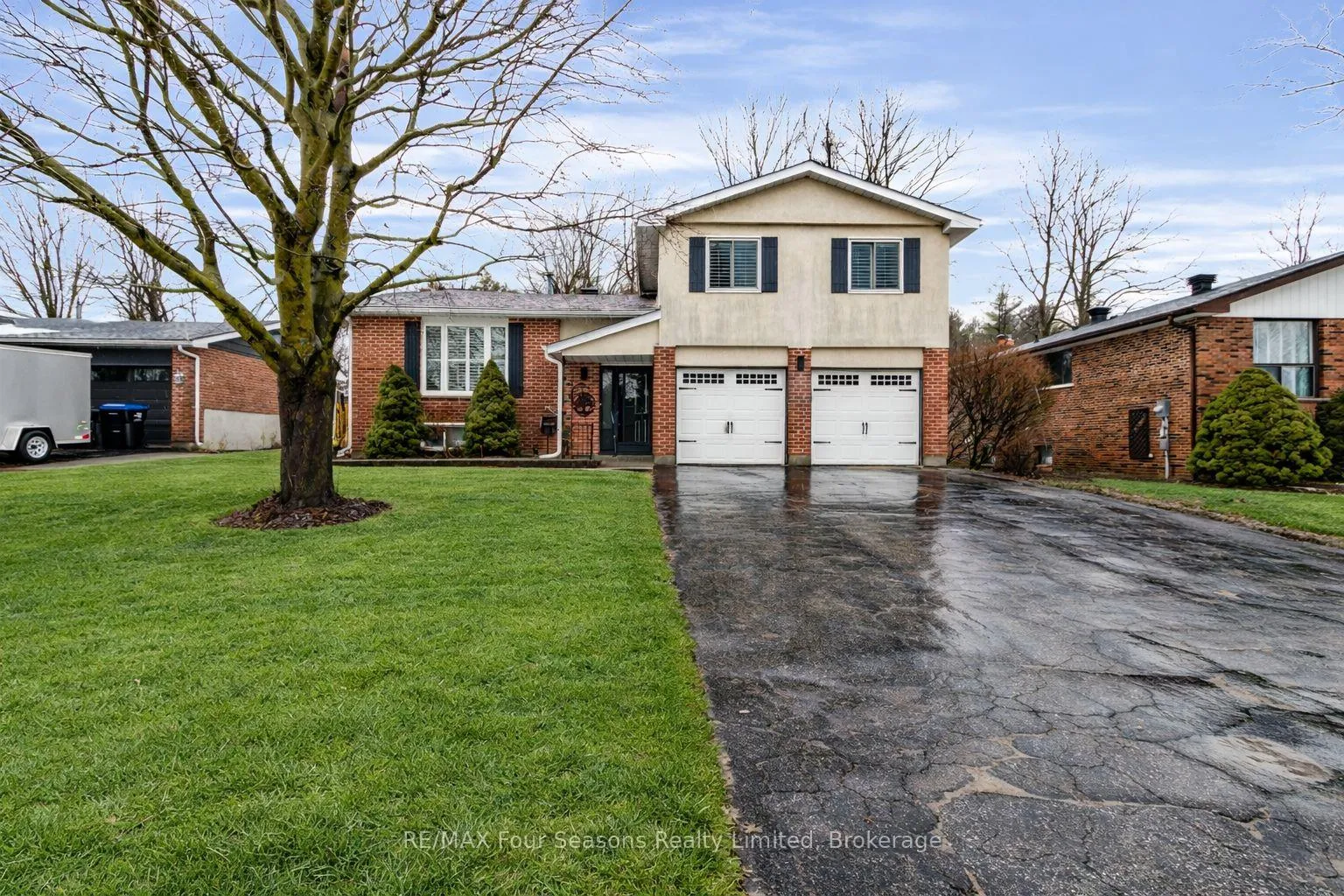 Photo 2 of 218 Datas Drive, Clearview, Stayner — HOMEH