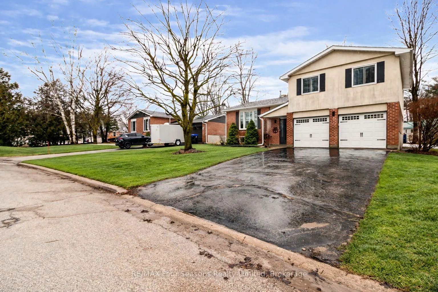 Photo 3 of 218 Datas Drive, Clearview, Stayner — HOMEH