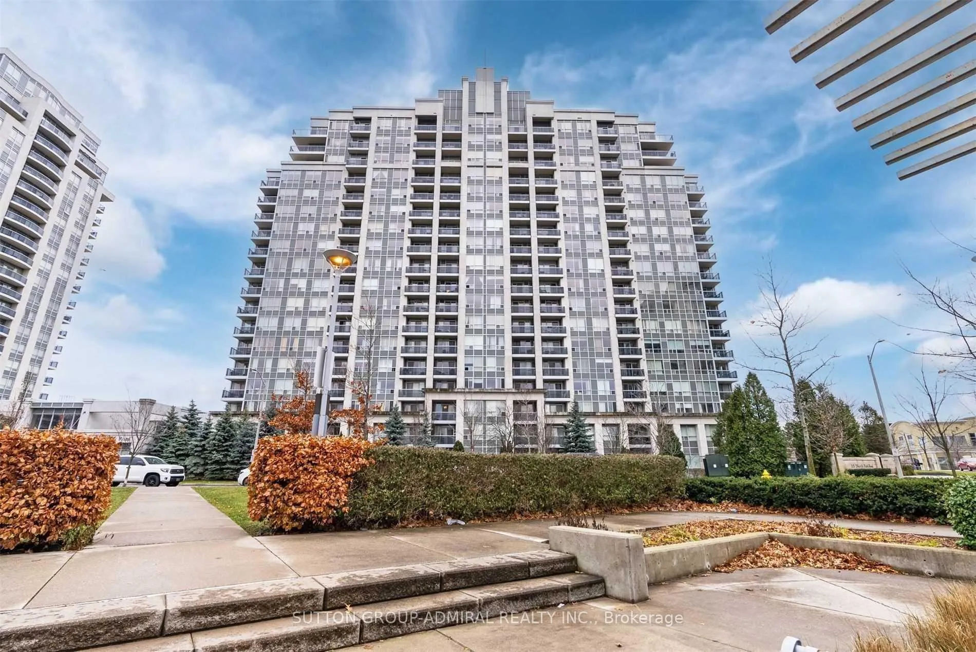 Photo 1 of Unit 704, 15 North Park Road, Vaughan, Beverley Glen — HOMEH