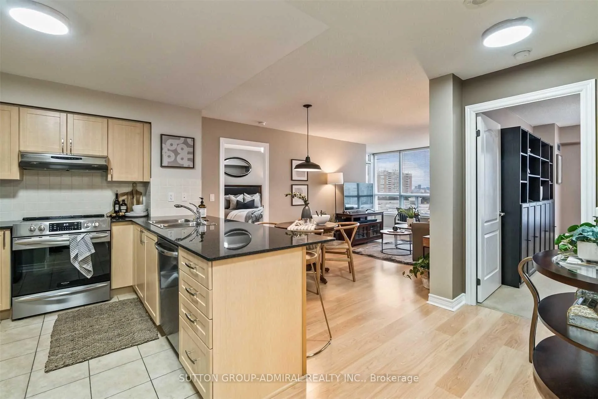 Photo 6 of Unit 704, 15 North Park Road, Vaughan, Beverley Glen — HOMEH