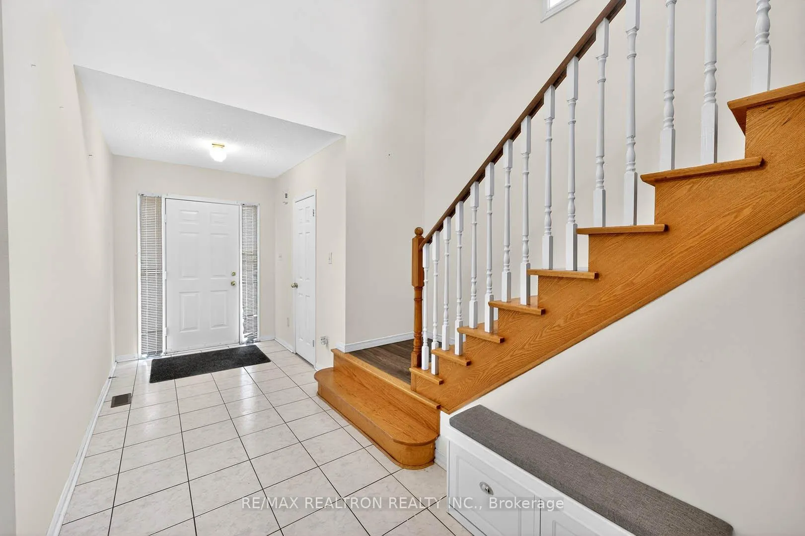 Photo 6 of 16 Pacific Wind Crescent, Brampton, Sandringham-Wellington — HOMEH