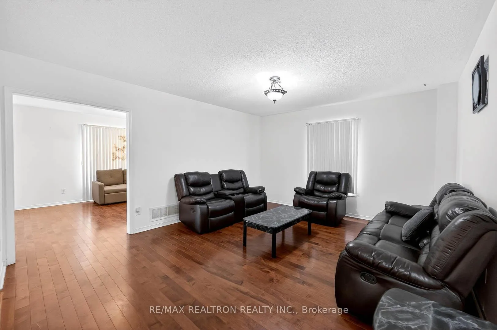 Photo 7 of 16 Pacific Wind Crescent, Brampton, Sandringham-Wellington — HOMEH