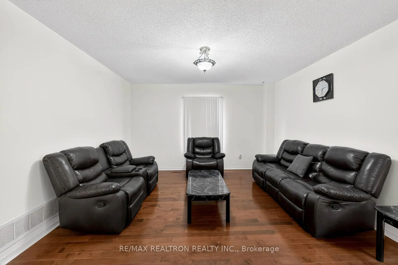 Photo 8 of 16 Pacific Wind Crescent, Brampton, Sandringham-Wellington — HOMEH