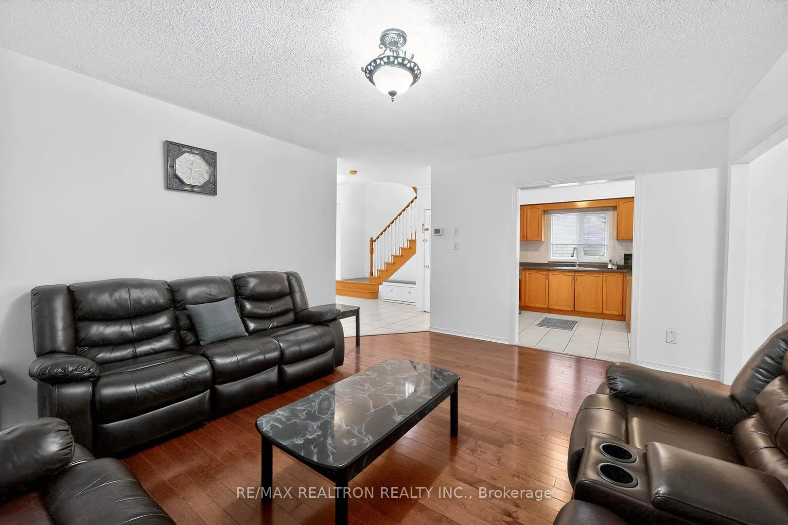 Photo 9 of 16 Pacific Wind Crescent, Brampton, Sandringham-Wellington — HOMEH