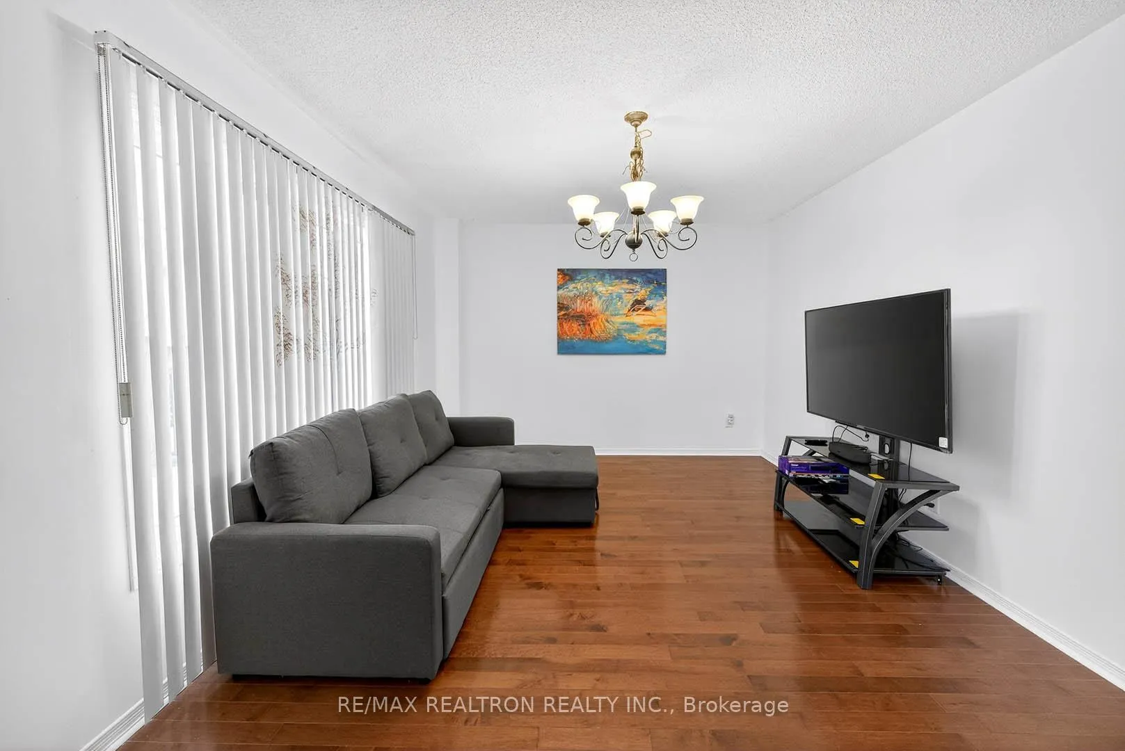 Photo 11 of 16 Pacific Wind Crescent, Brampton, Sandringham-Wellington — HOMEH