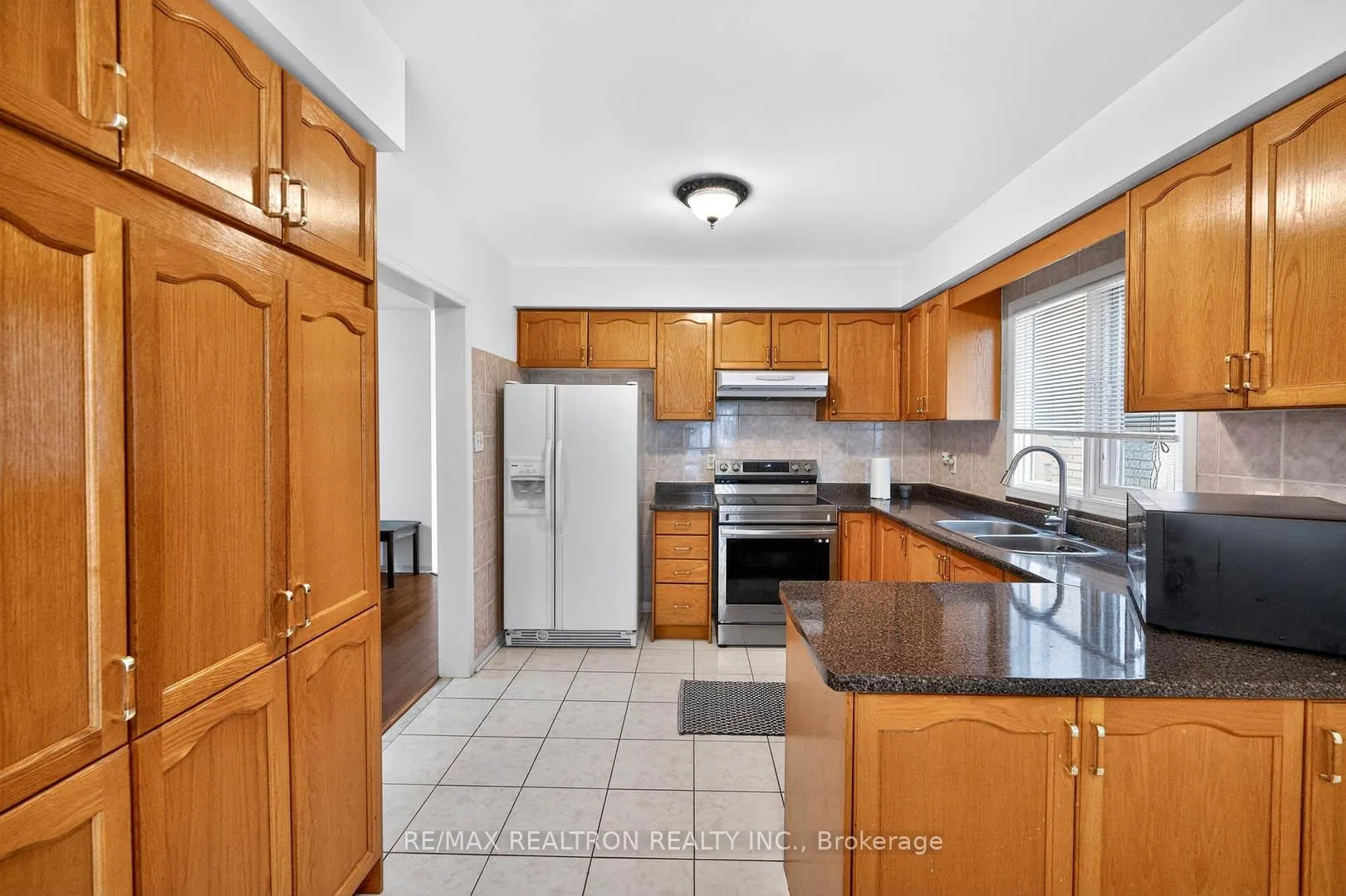 Photo 17 of 16 Pacific Wind Crescent, Brampton, Sandringham-Wellington — HOMEH
