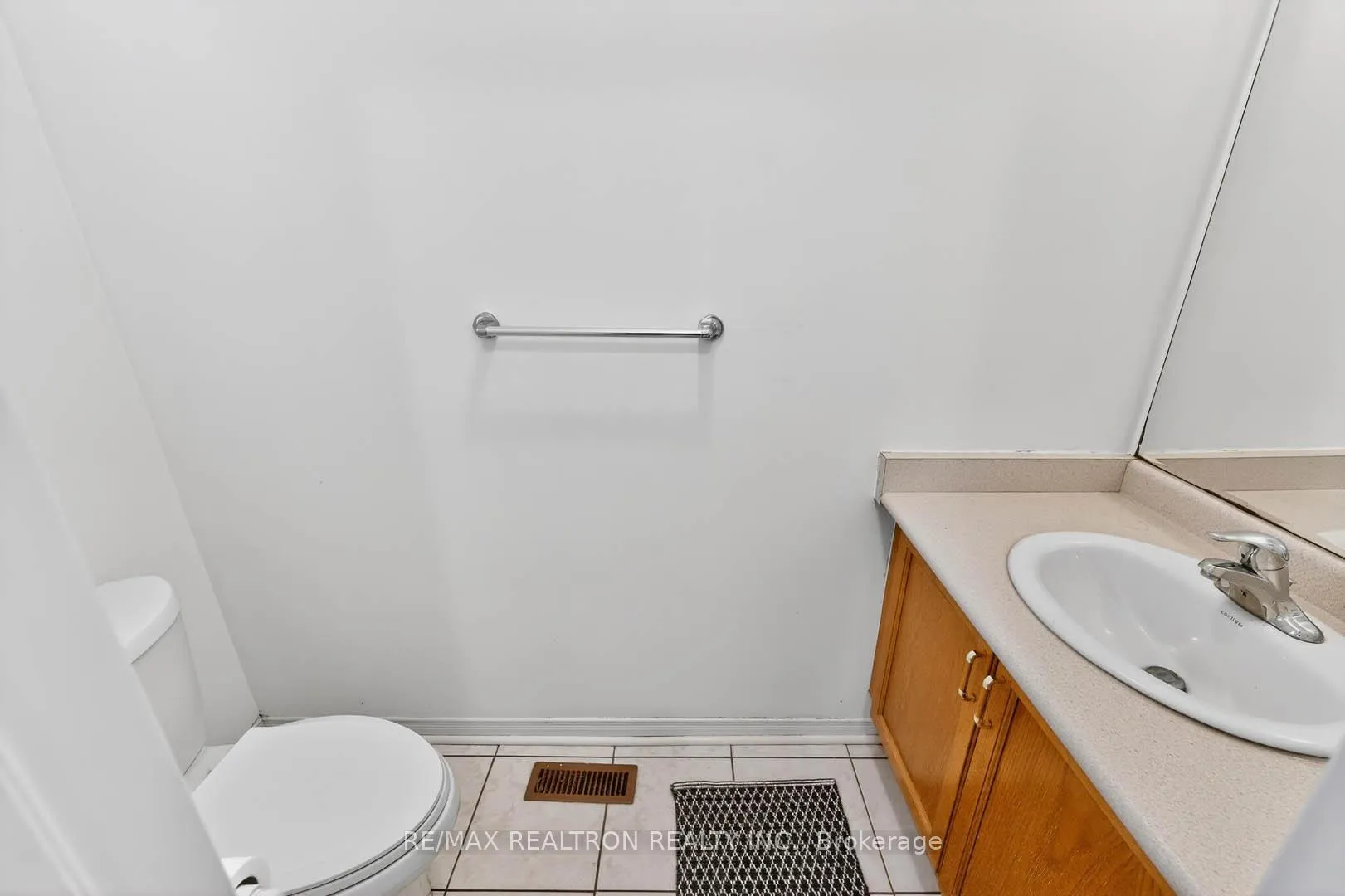 Photo 19 of 16 Pacific Wind Crescent, Brampton, Sandringham-Wellington — HOMEH