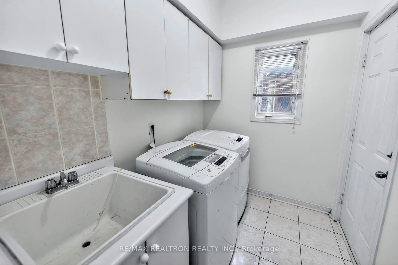 Photo 20 of 16 Pacific Wind Crescent, Brampton, Sandringham-Wellington — HOMEH