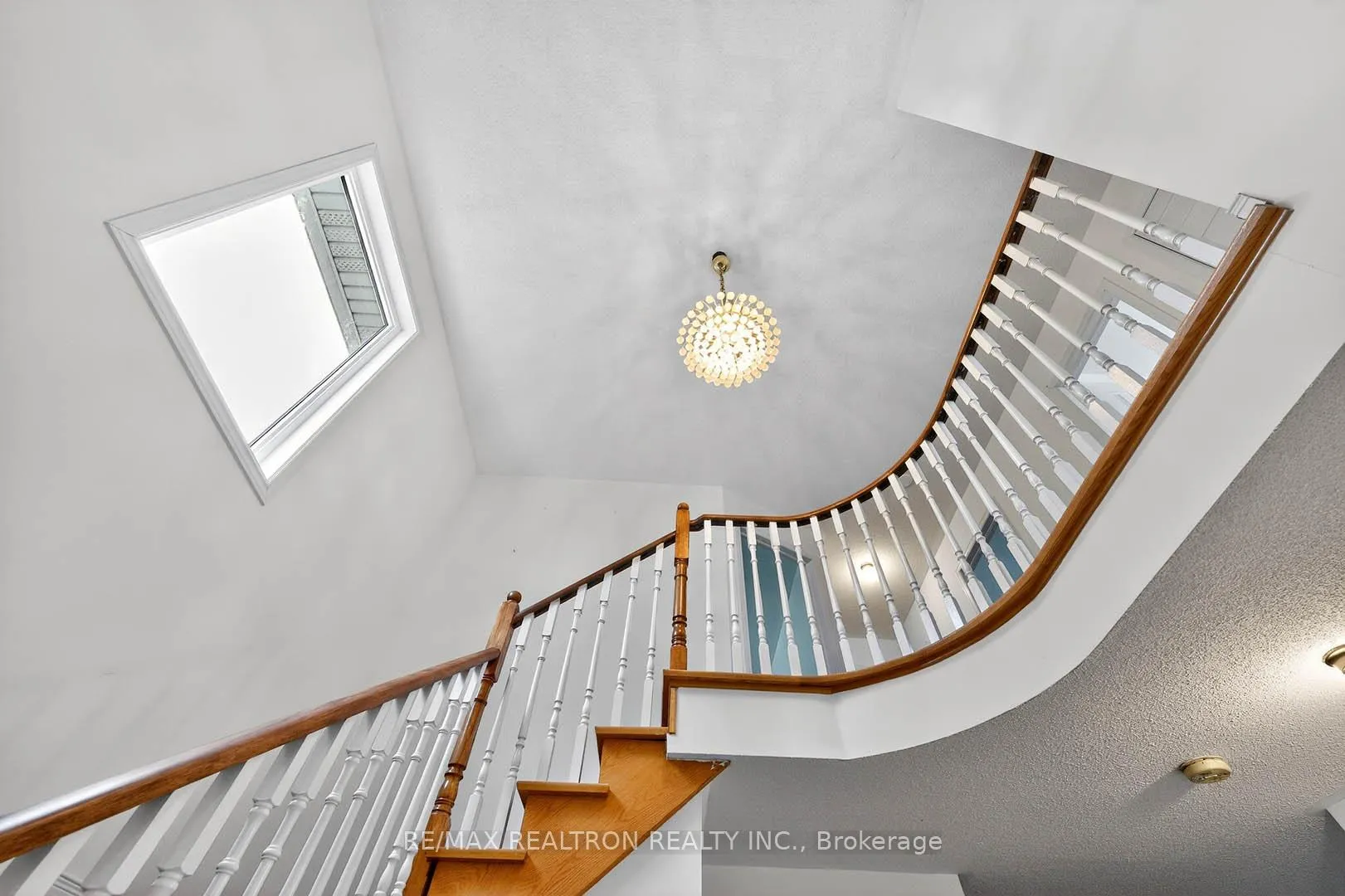 Photo 22 of 16 Pacific Wind Crescent, Brampton, Sandringham-Wellington — HOMEH